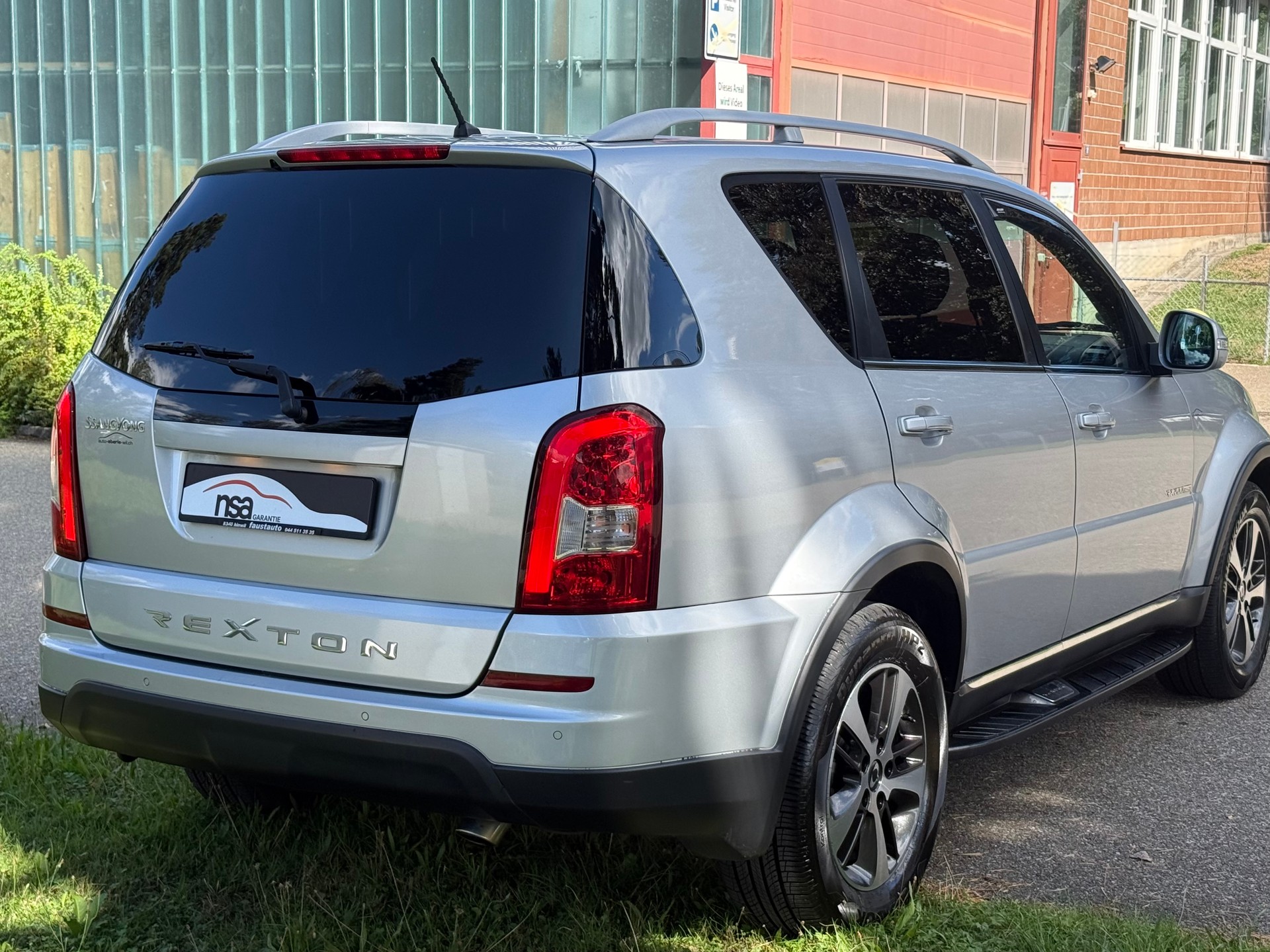 KGM-SsangYong Rexton RX200 e-XDi Quartz 4WD Automatic-image-4