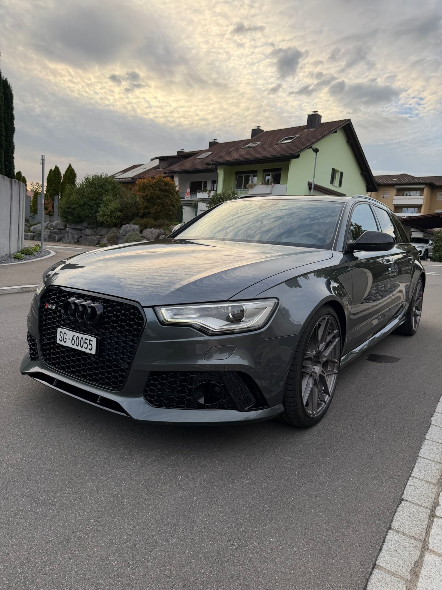 AUDI RS6 4.0 V8 TFSI quattro T-Tronic-image-0