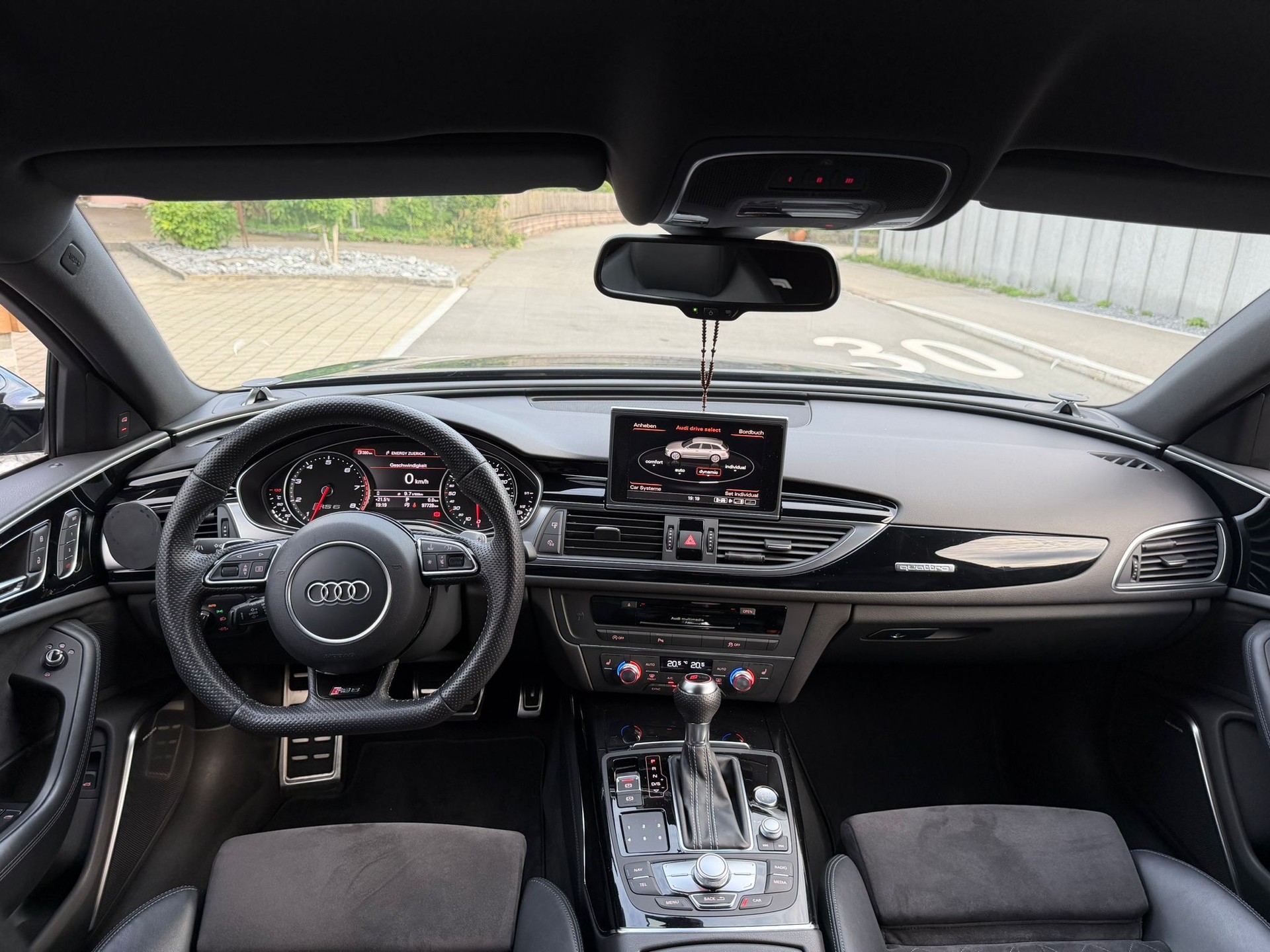AUDI RS6 4.0 V8 TFSI quattro T-Tronic-image-5