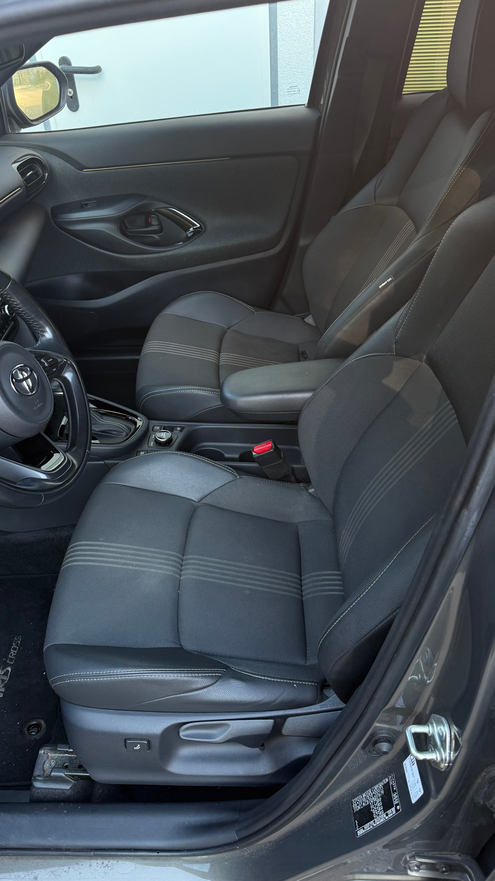 TOYOTA Yaris Cross 1.5 Adventure e-CVT AWDi-image-6