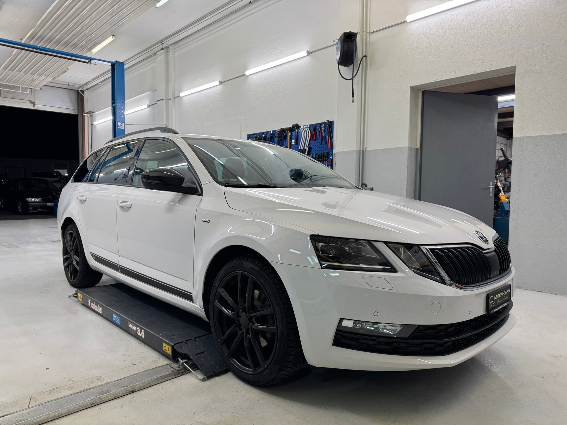 SKODA Octavia Combi 2.0 TDI Clever 4x4 DSG-image-2