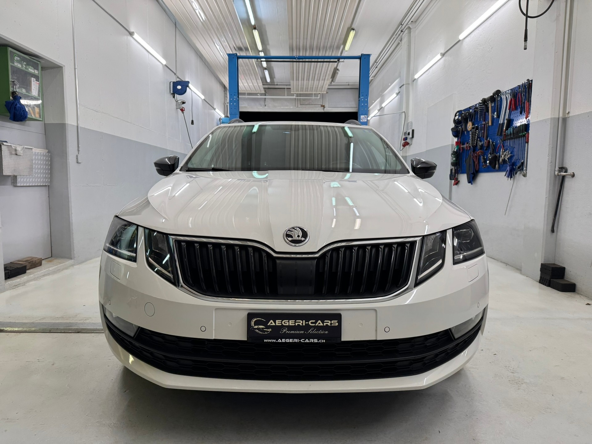 SKODA Octavia Combi 2.0 TDI Clever 4x4 DSG-image-1