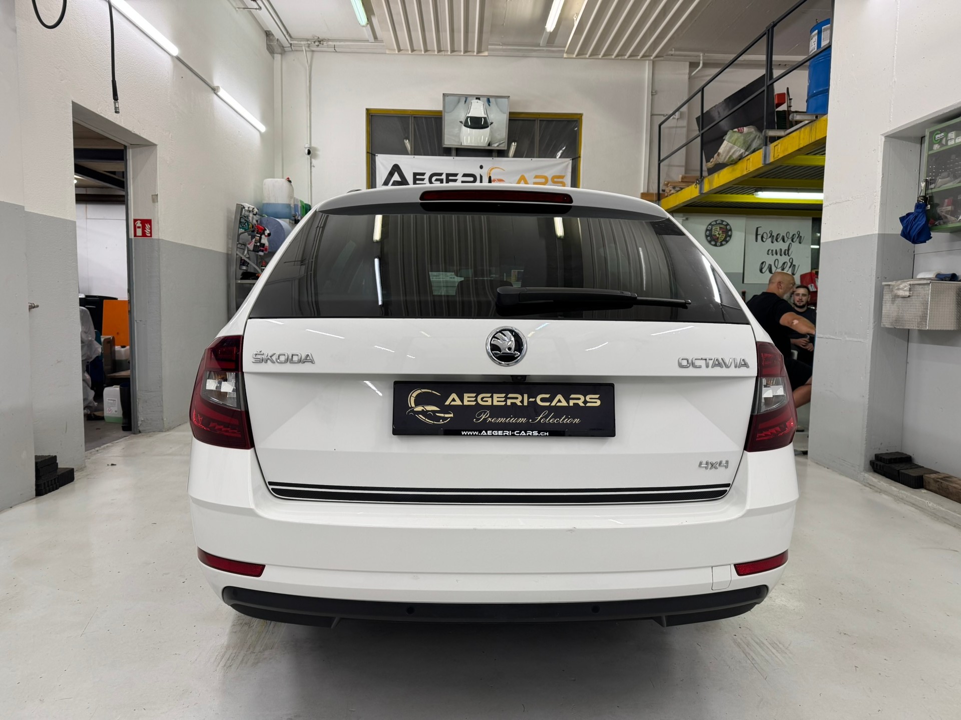 SKODA Octavia Combi 2.0 TDI Clever 4x4 DSG-image-4