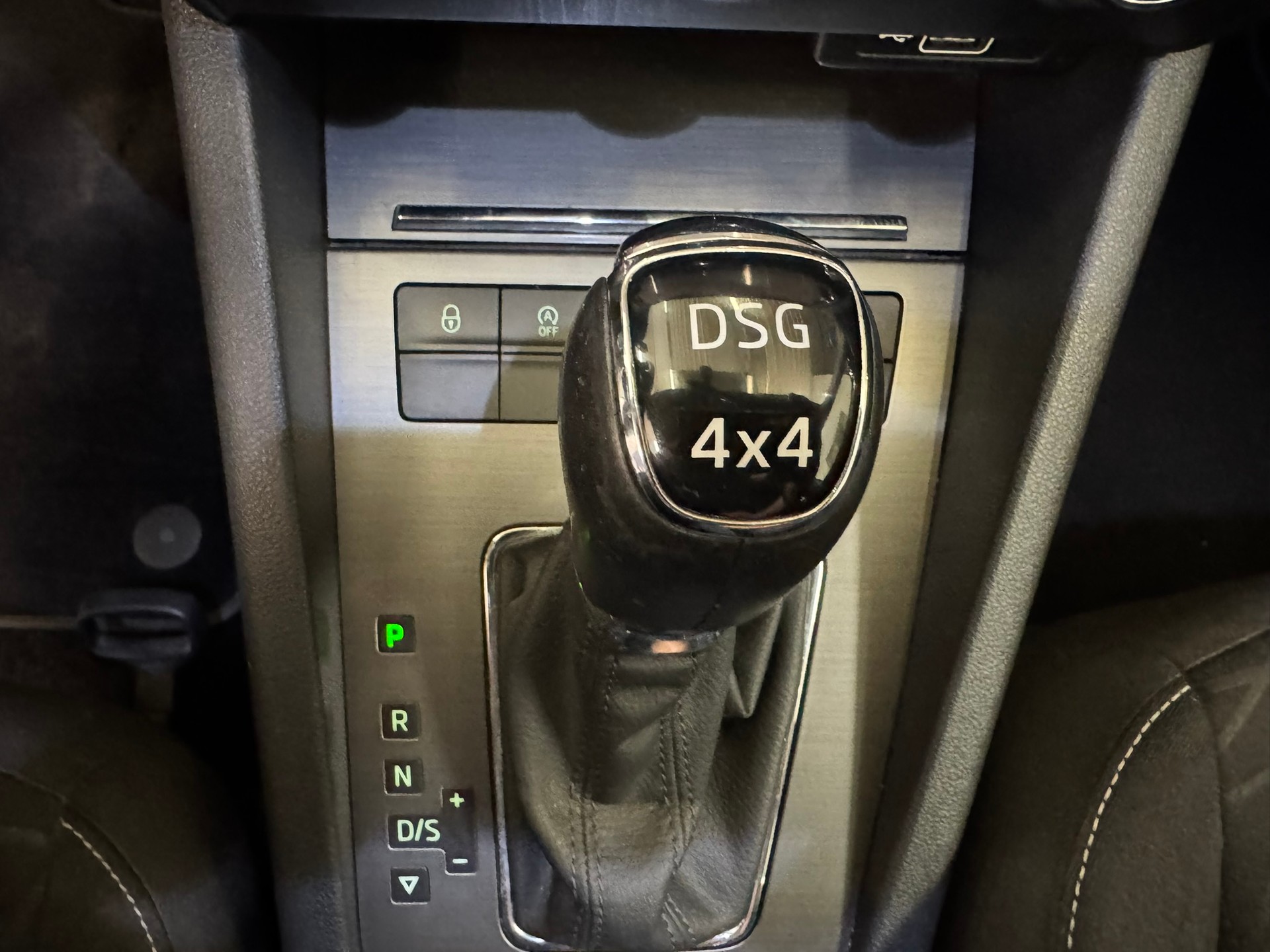 SKODA Octavia Combi 2.0 TDI Clever 4x4 DSG-image-21