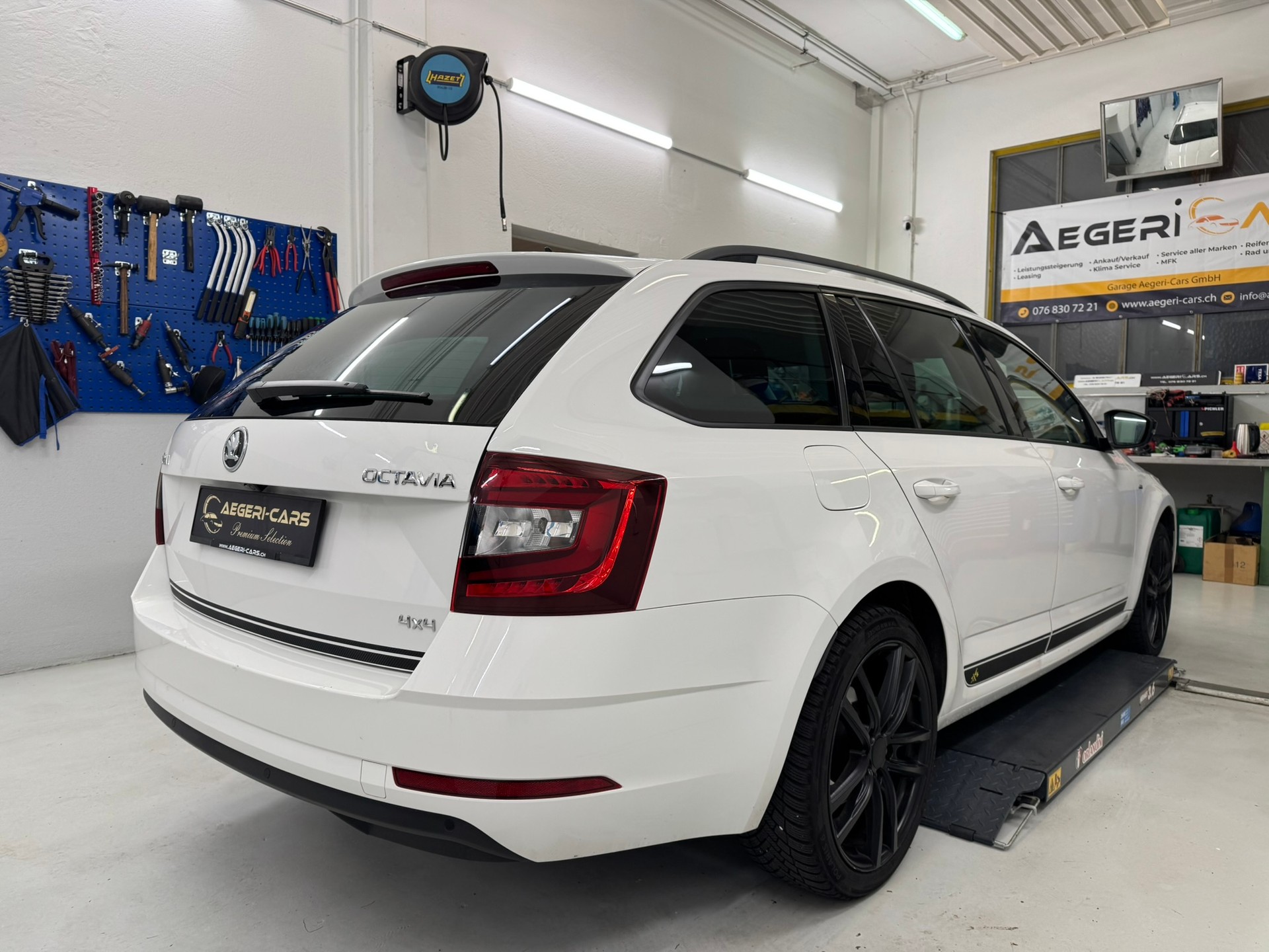SKODA Octavia Combi 2.0 TDI Clever 4x4 DSG-image-3