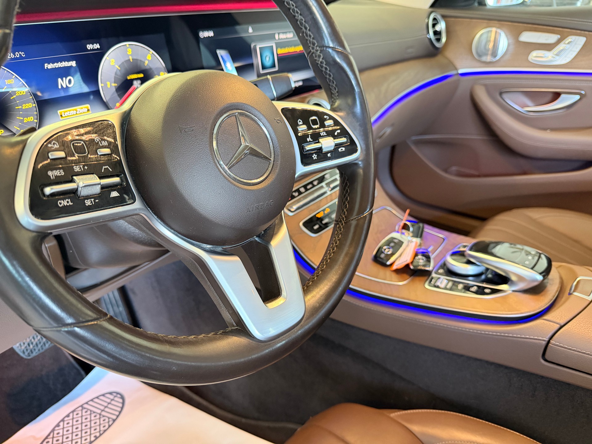 MERCEDES-BENZ E 220 d Exclusive 4Matic 9G-Tronic-image-6