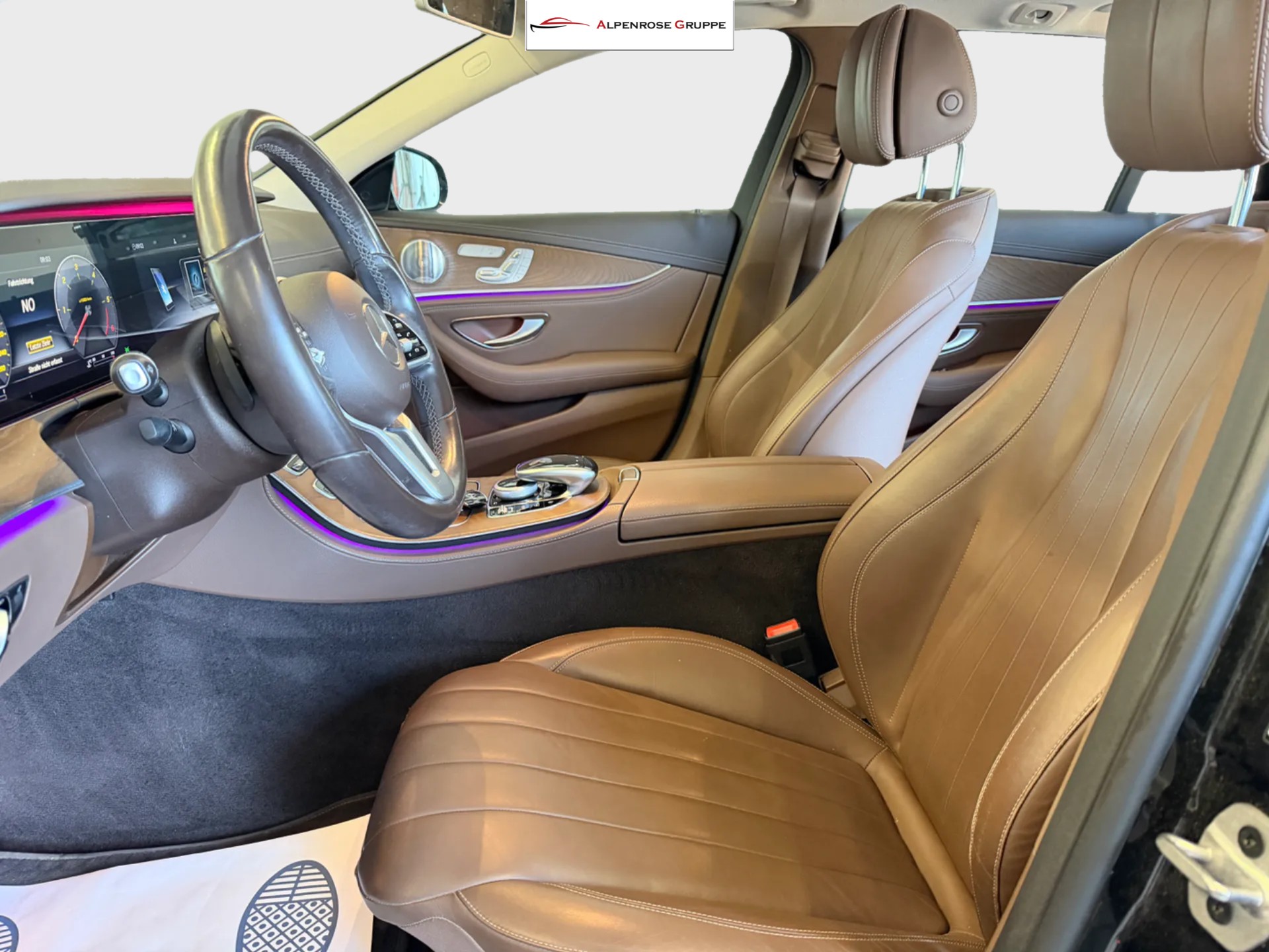 MERCEDES-BENZ E 220 d Exclusive 4Matic 9G-Tronic-image-10