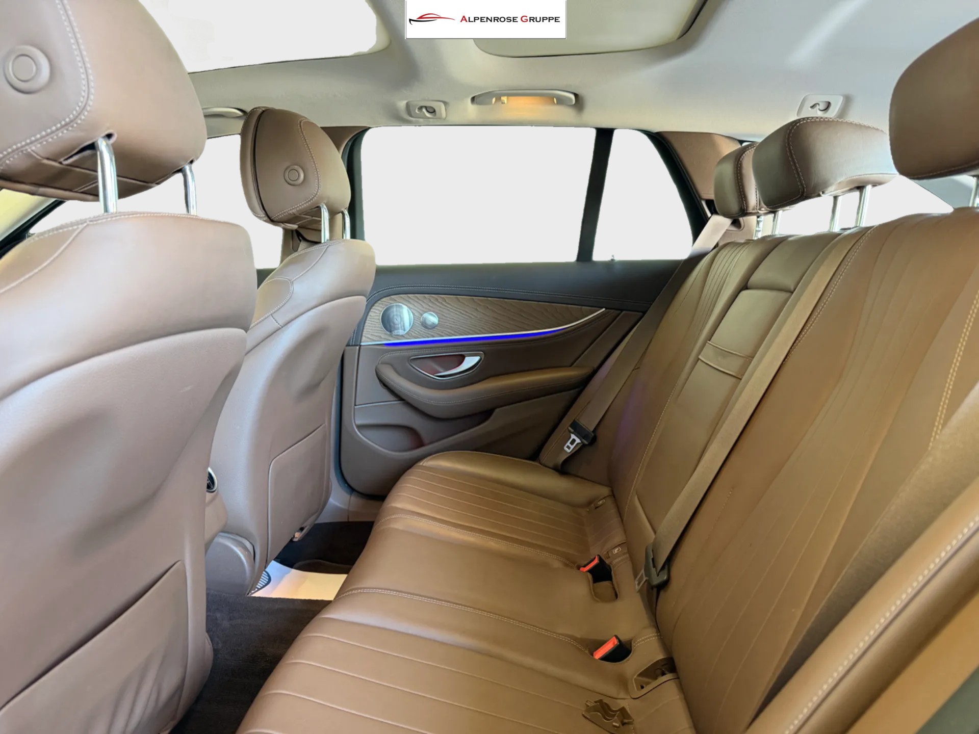 MERCEDES-BENZ E 220 d Exclusive 4Matic 9G-Tronic-image-11