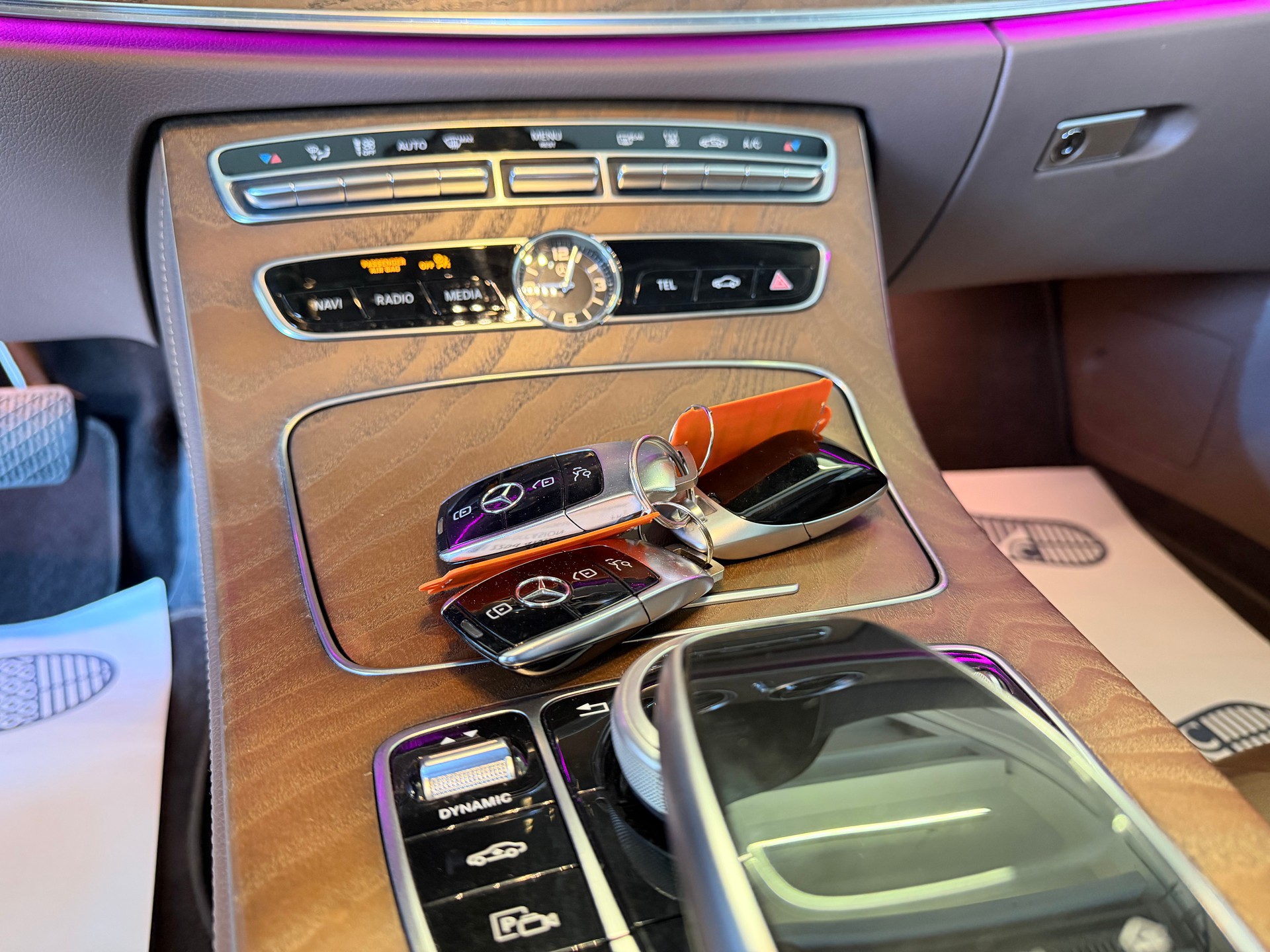 MERCEDES-BENZ E 220 d Exclusive 4Matic 9G-Tronic-image-8