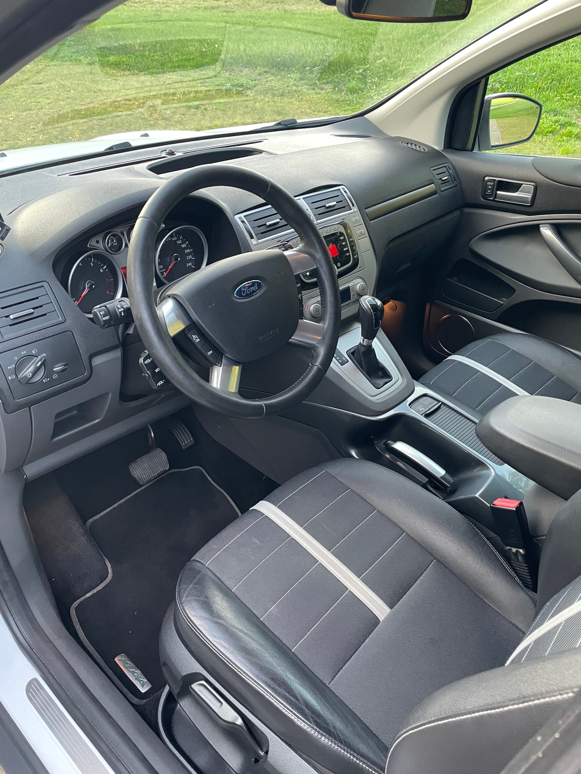 FORD Kuga 2.5 Turbo Carving 4WD Automatic-image-8