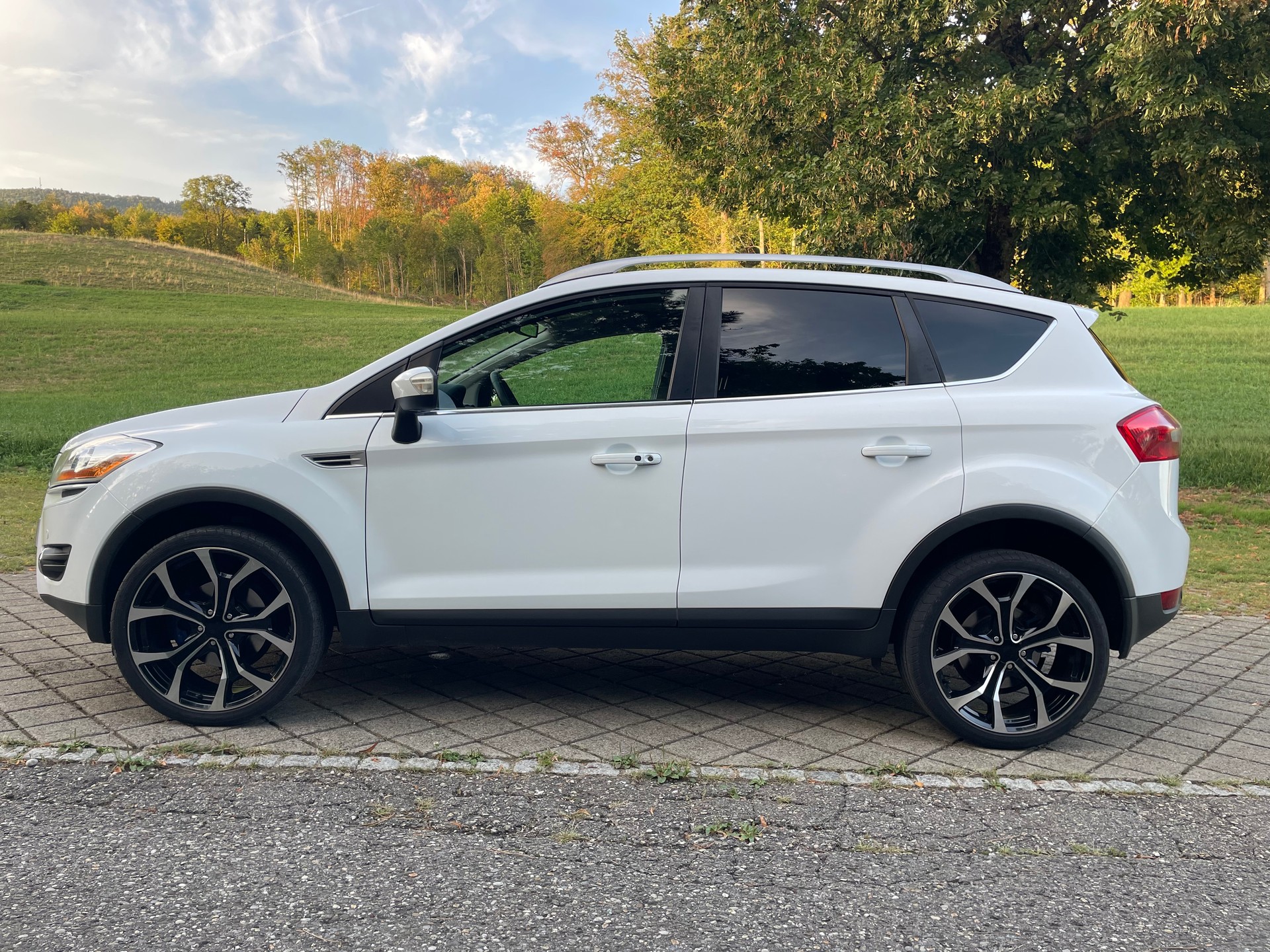 FORD Kuga 2.5 Turbo Carving 4WD Automatic-image-1