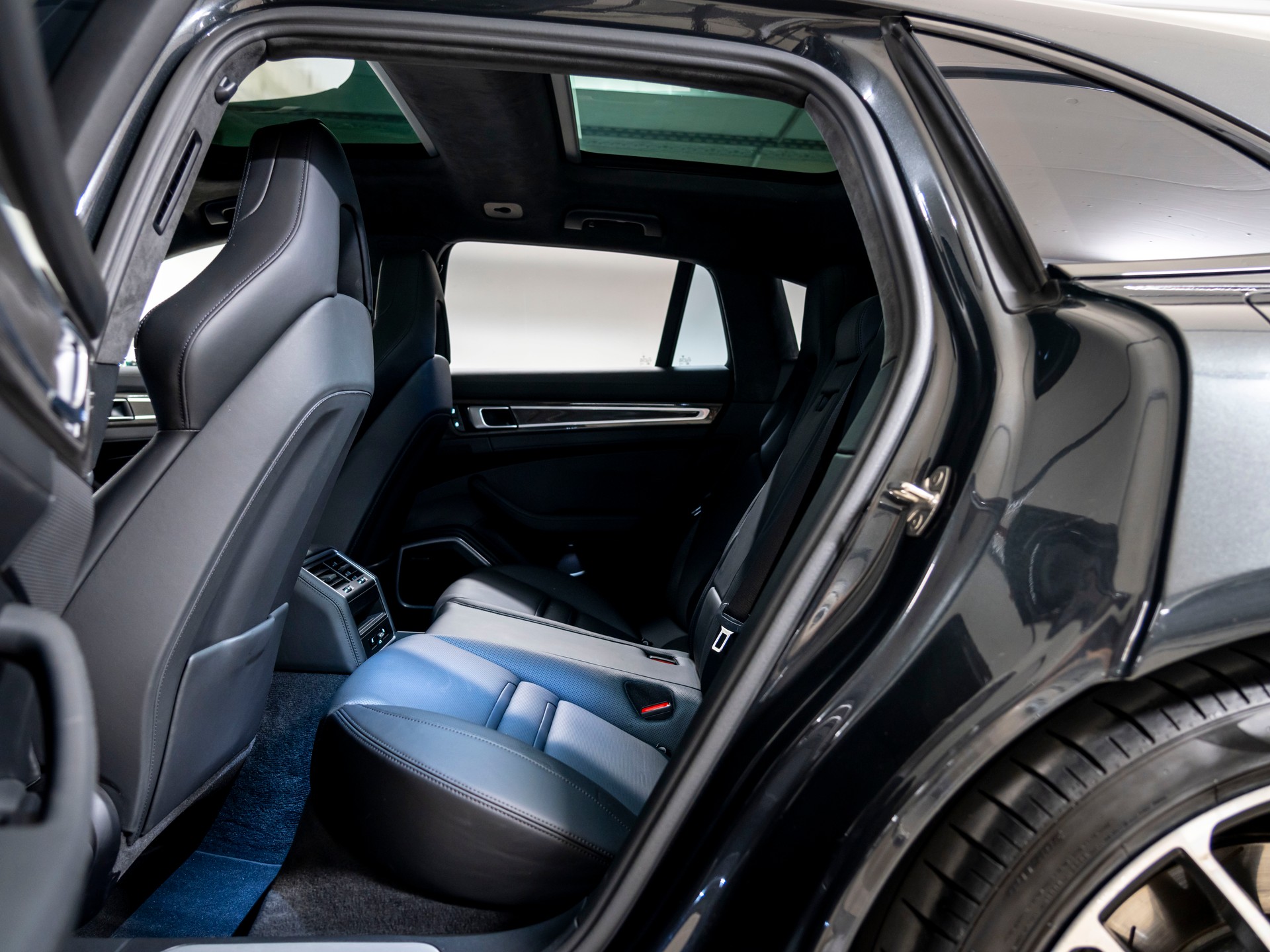 PORSCHE Panamera 4S E-Hybrid Sport Turismo PDK-image-21