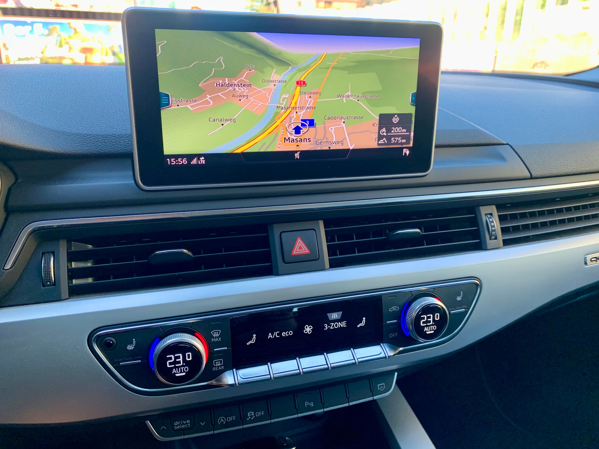AUDI A4 Avant 2.0 TDI quattro S-tronic-image-10