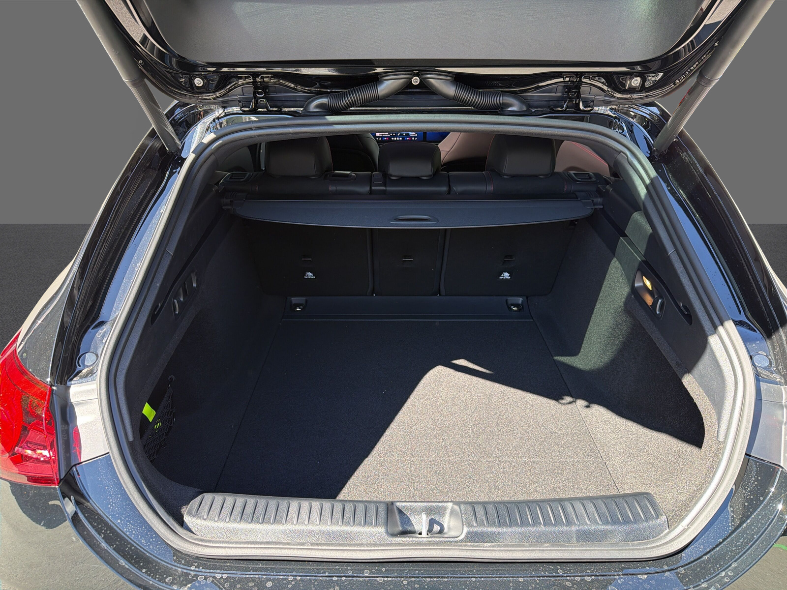 MERCEDES-BENZ CLA Shooting Brake 350 4Matic 85 kWh EQ-image-19