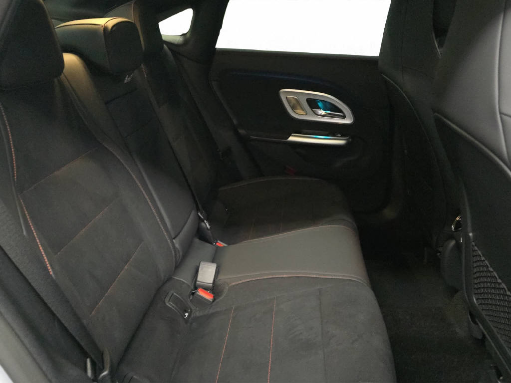 MERCEDES-BENZ CLA 220 AMG Line 4Matic-image-12