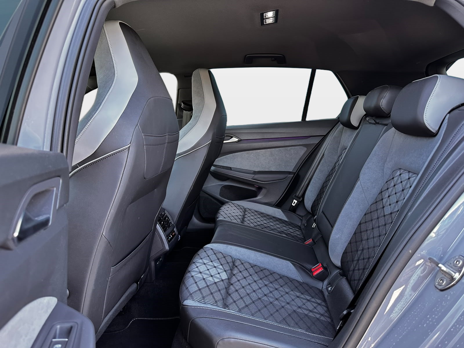 VW Golf 1.5 eTSI mHEV ACT R-Line DSG-image-8