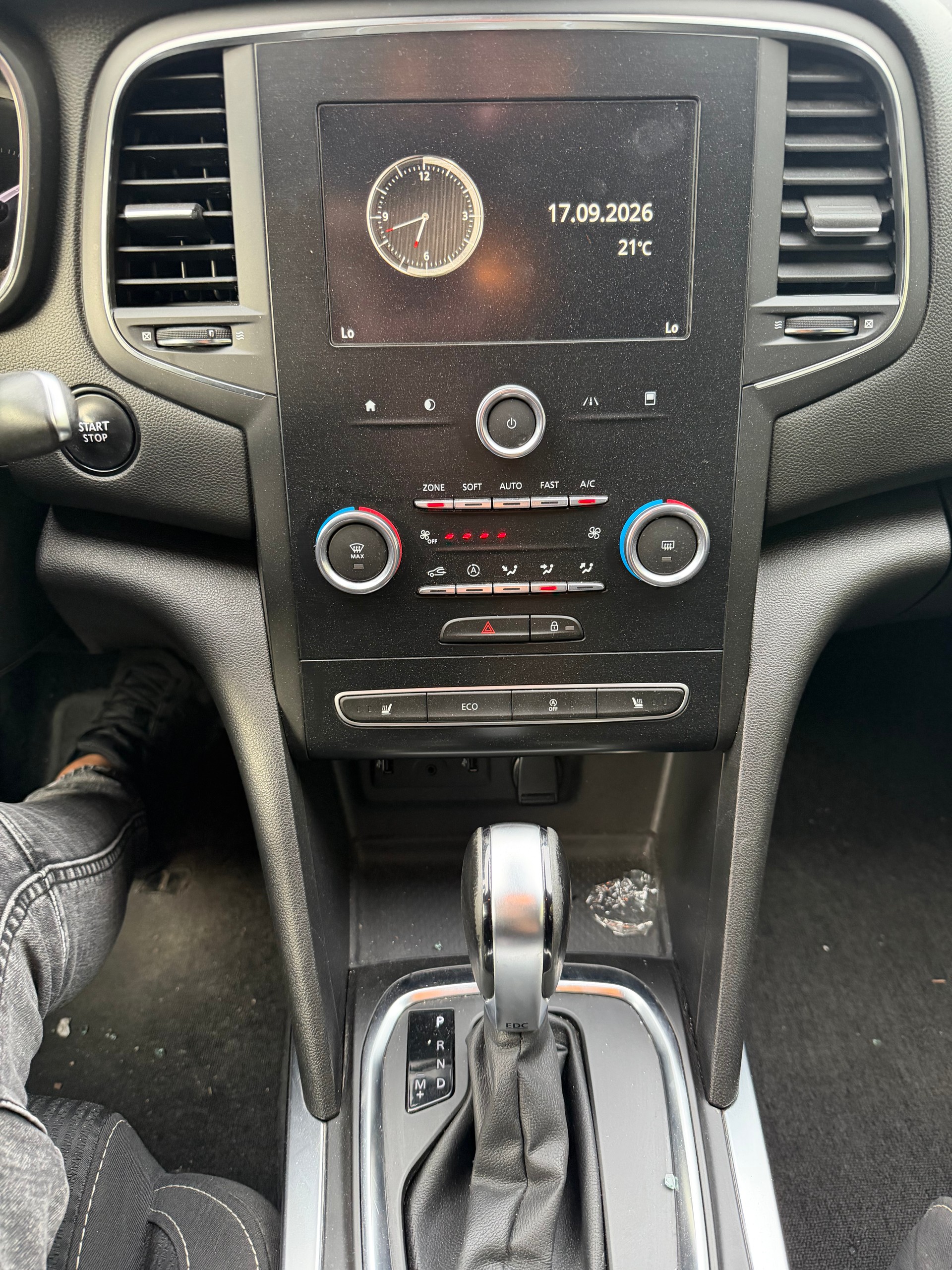 RENAULT Mégane 1.3 16V Turbo Zen EDC-image-10
