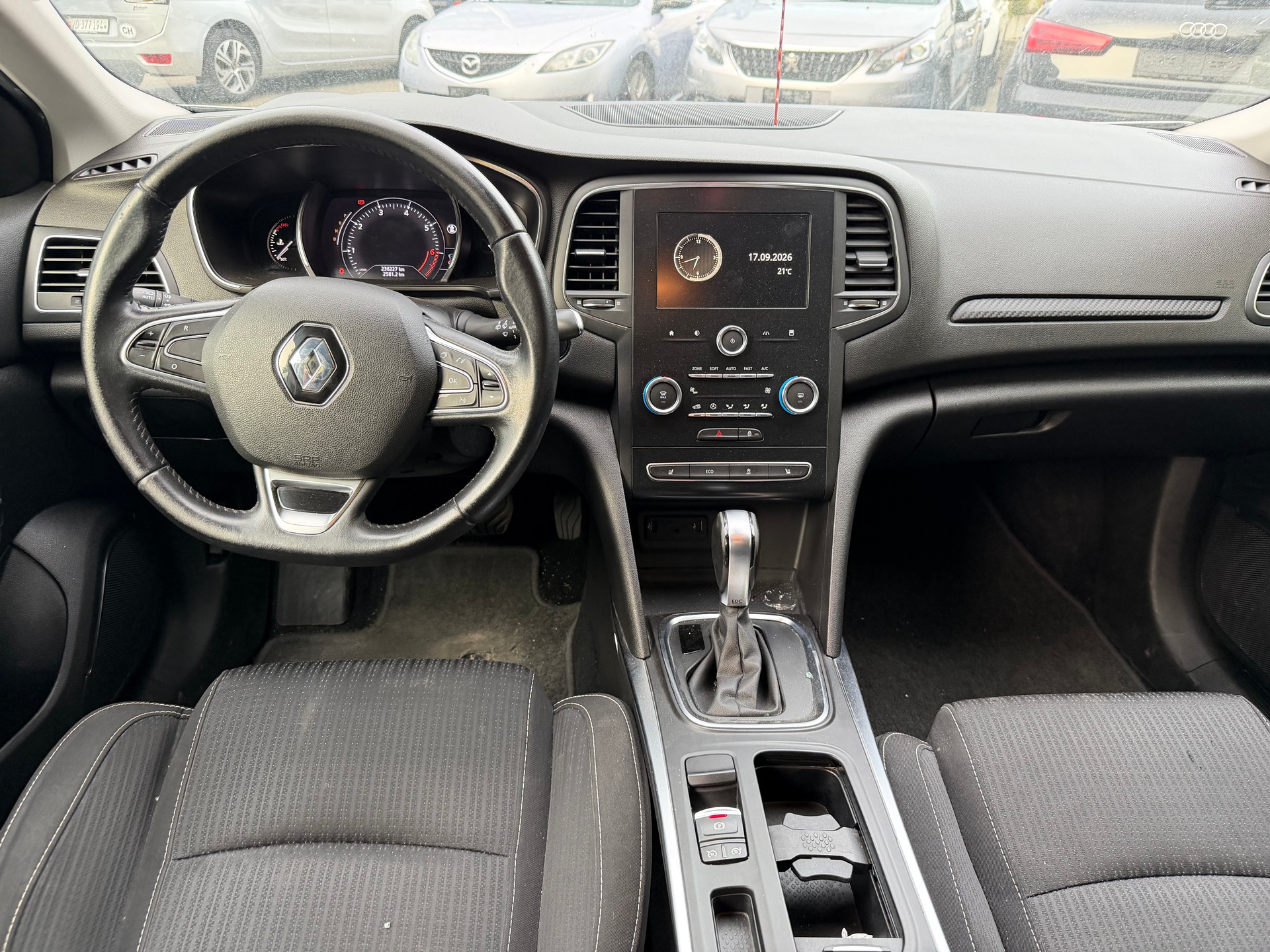 RENAULT Mégane 1.3 16V Turbo Zen EDC-image-8