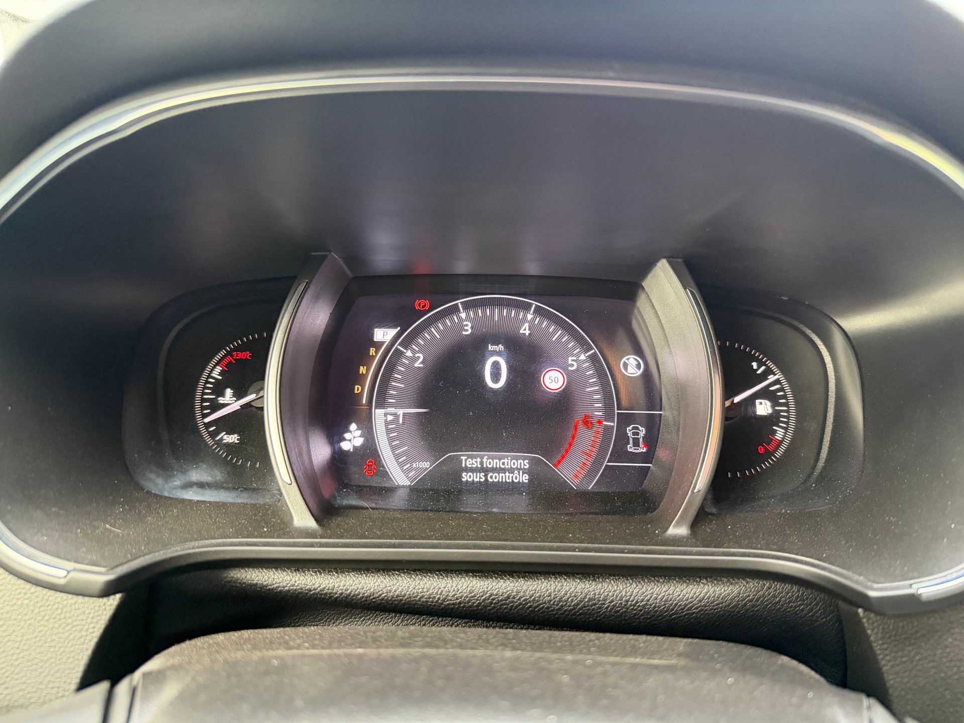 RENAULT Mégane 1.3 16V Turbo Zen EDC-image-9