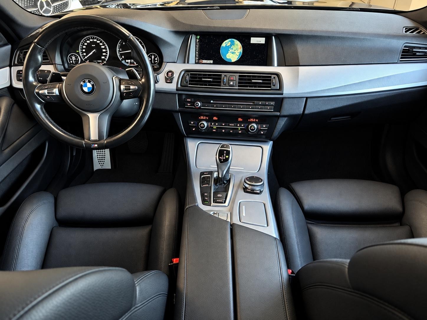 BMW 530d xDrive Luxury Line Steptronic-image-12