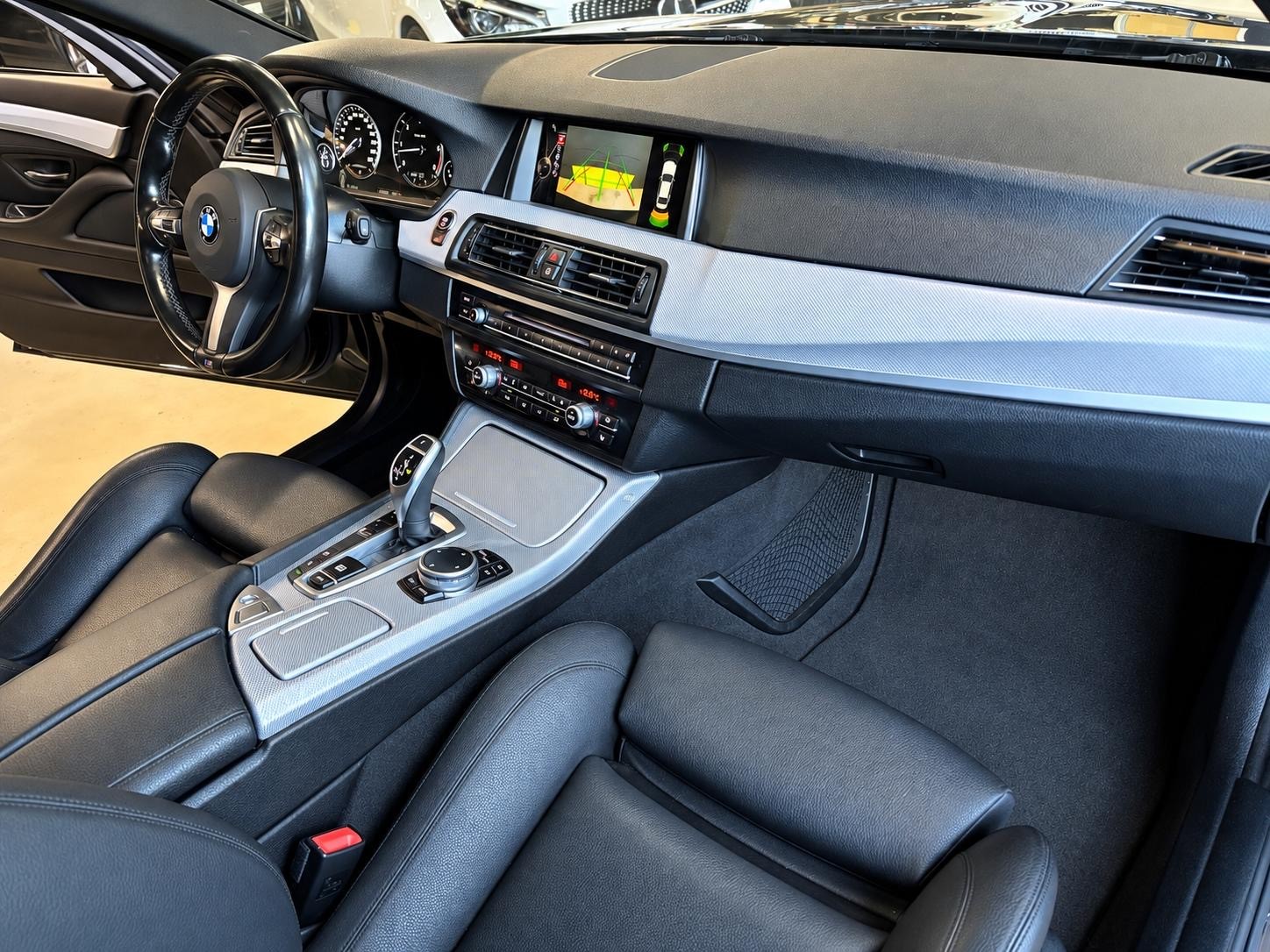 BMW 530d xDrive Luxury Line Steptronic-image-11