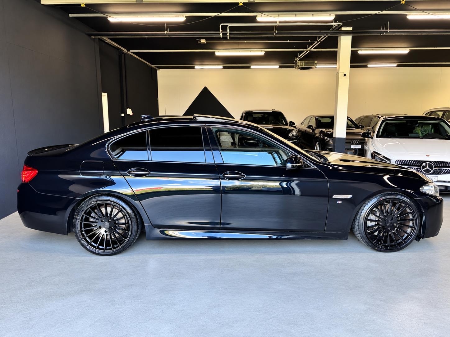 BMW 530d xDrive Luxury Line Steptronic-image-8