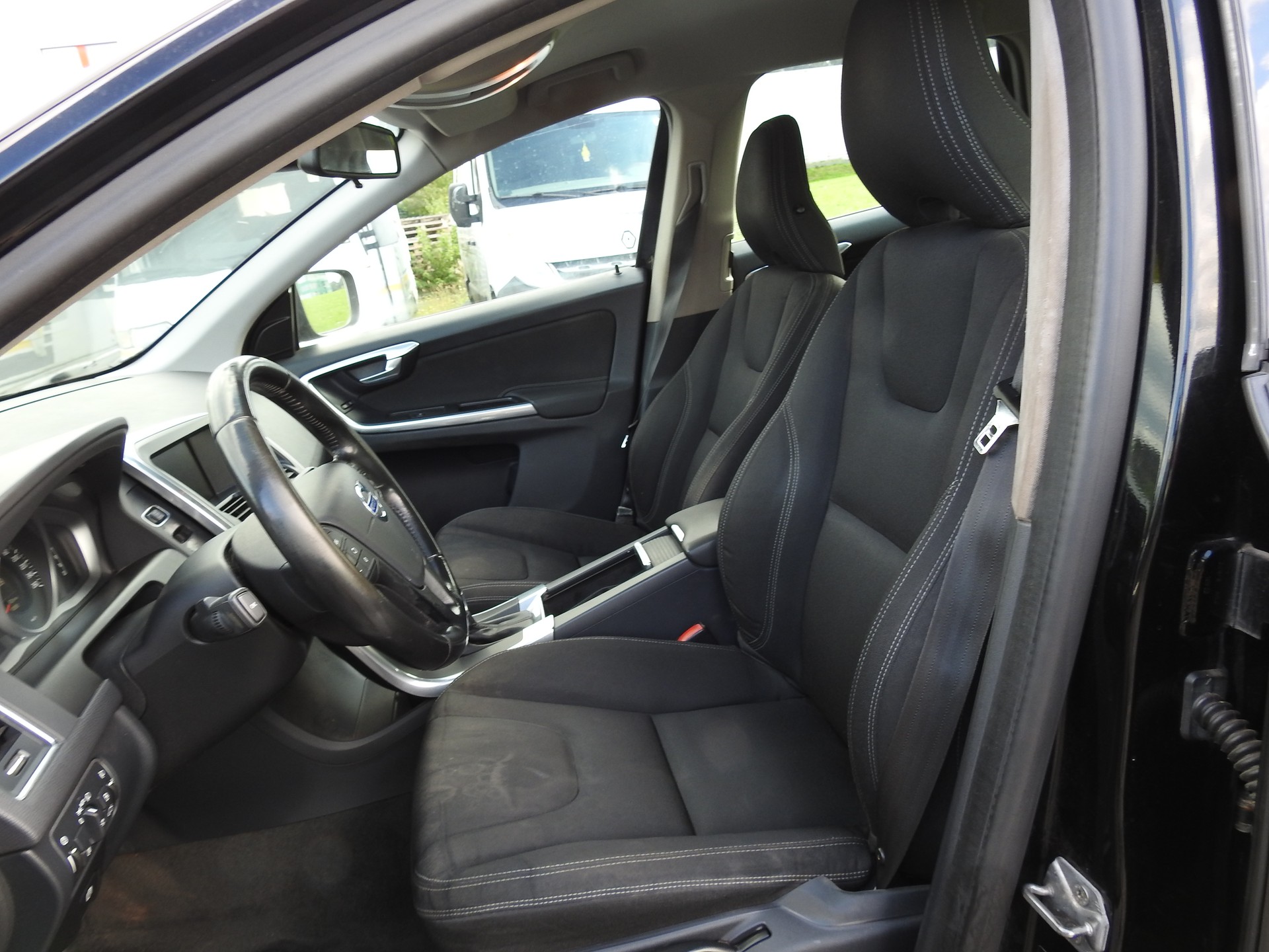 VOLVO XC60 D4 AWD Momentum Geartronic-image-13