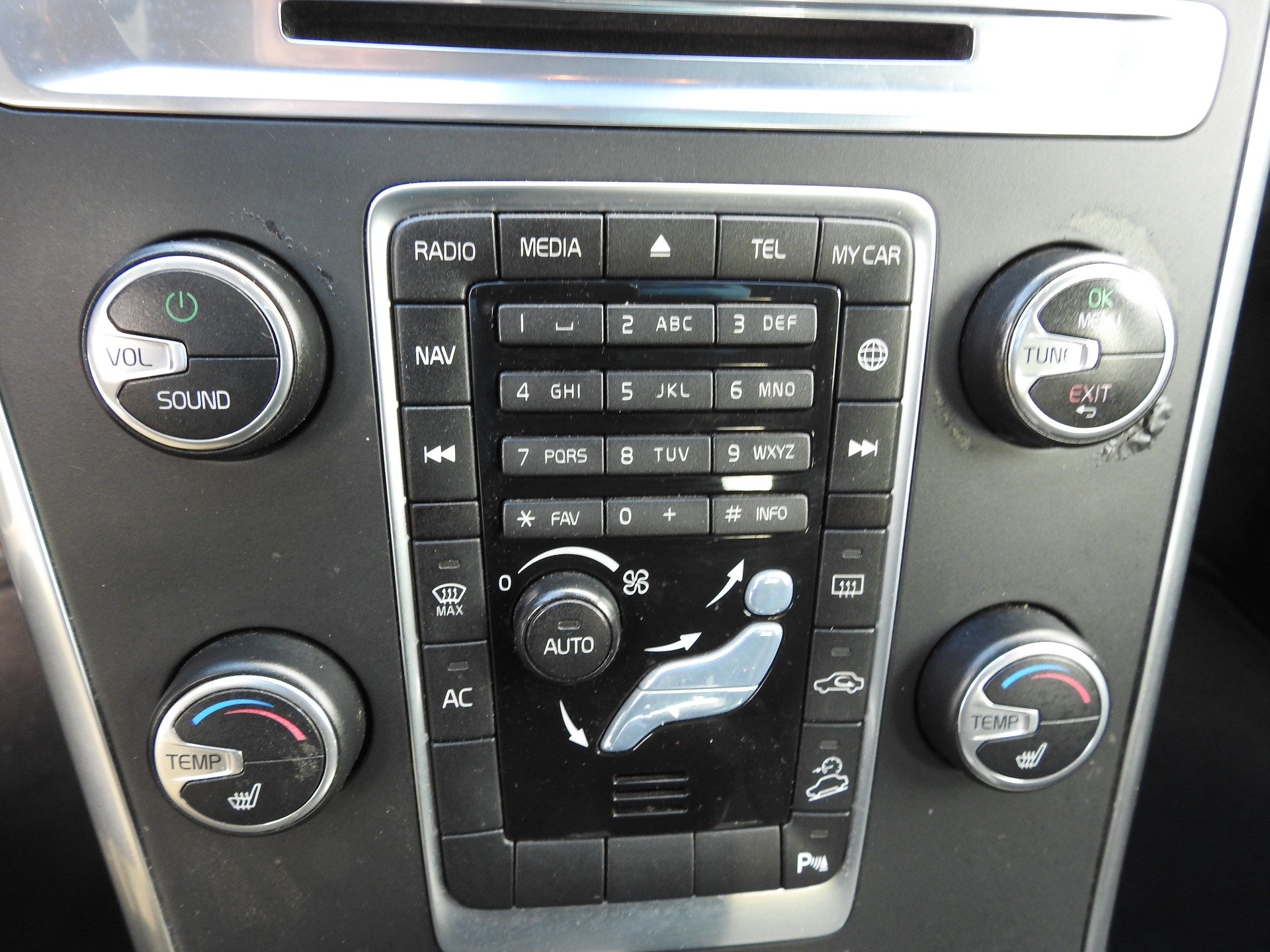 VOLVO XC60 D4 AWD Momentum Geartronic-image-20