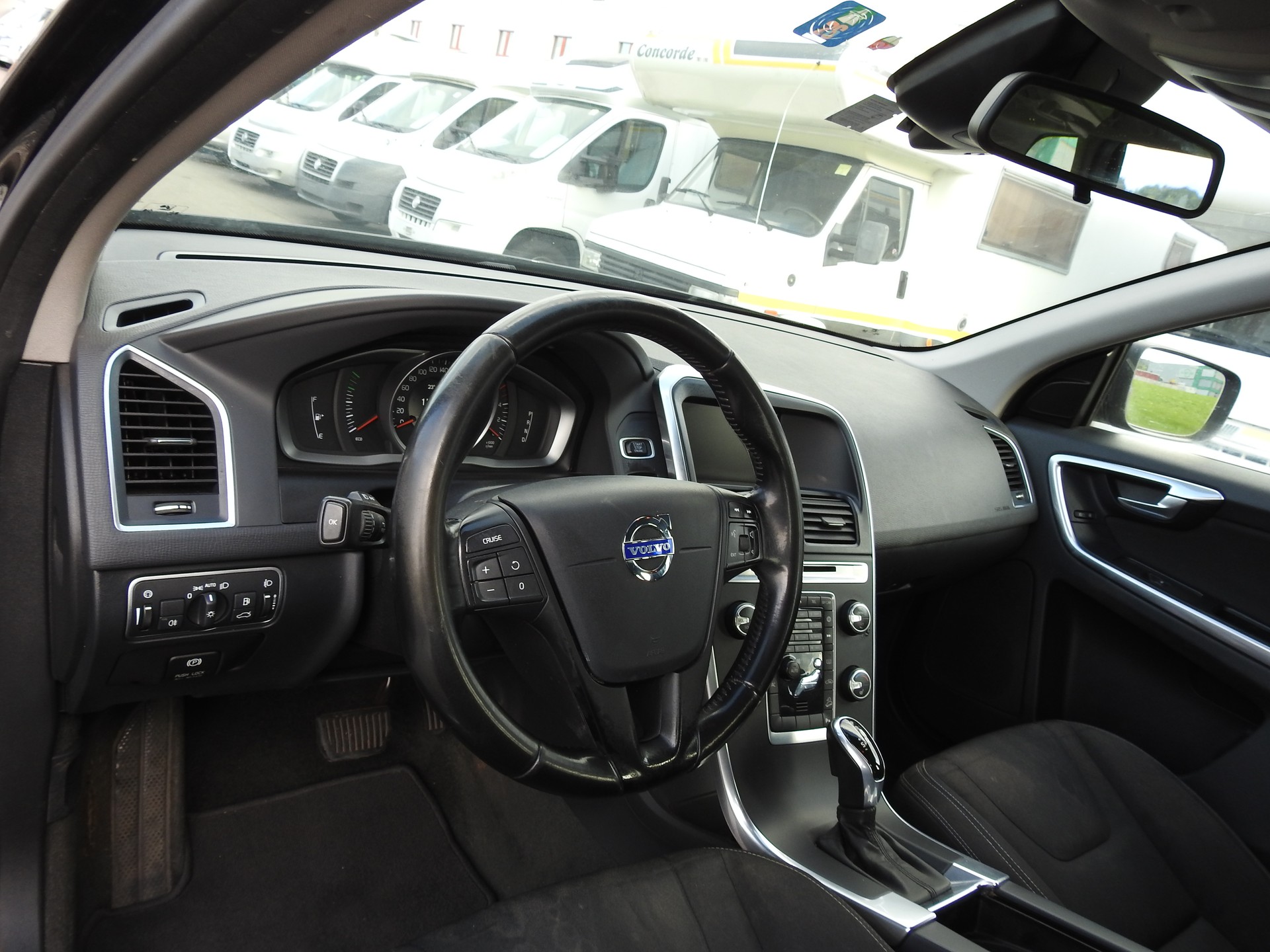 VOLVO XC60 D4 AWD Momentum Geartronic-image-12