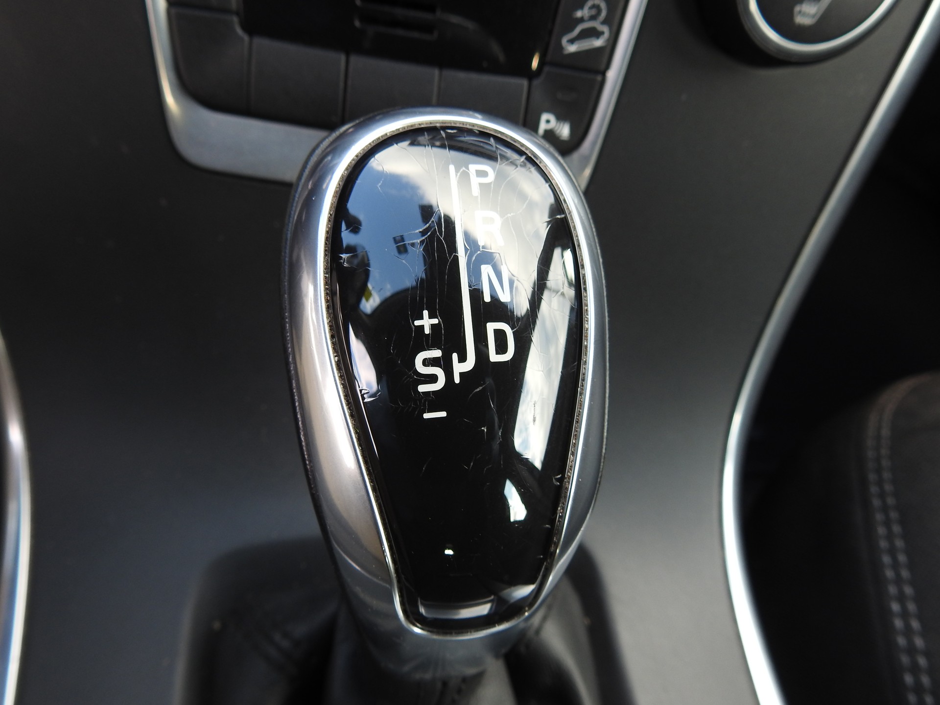 VOLVO XC60 D4 AWD Momentum Geartronic-image-19
