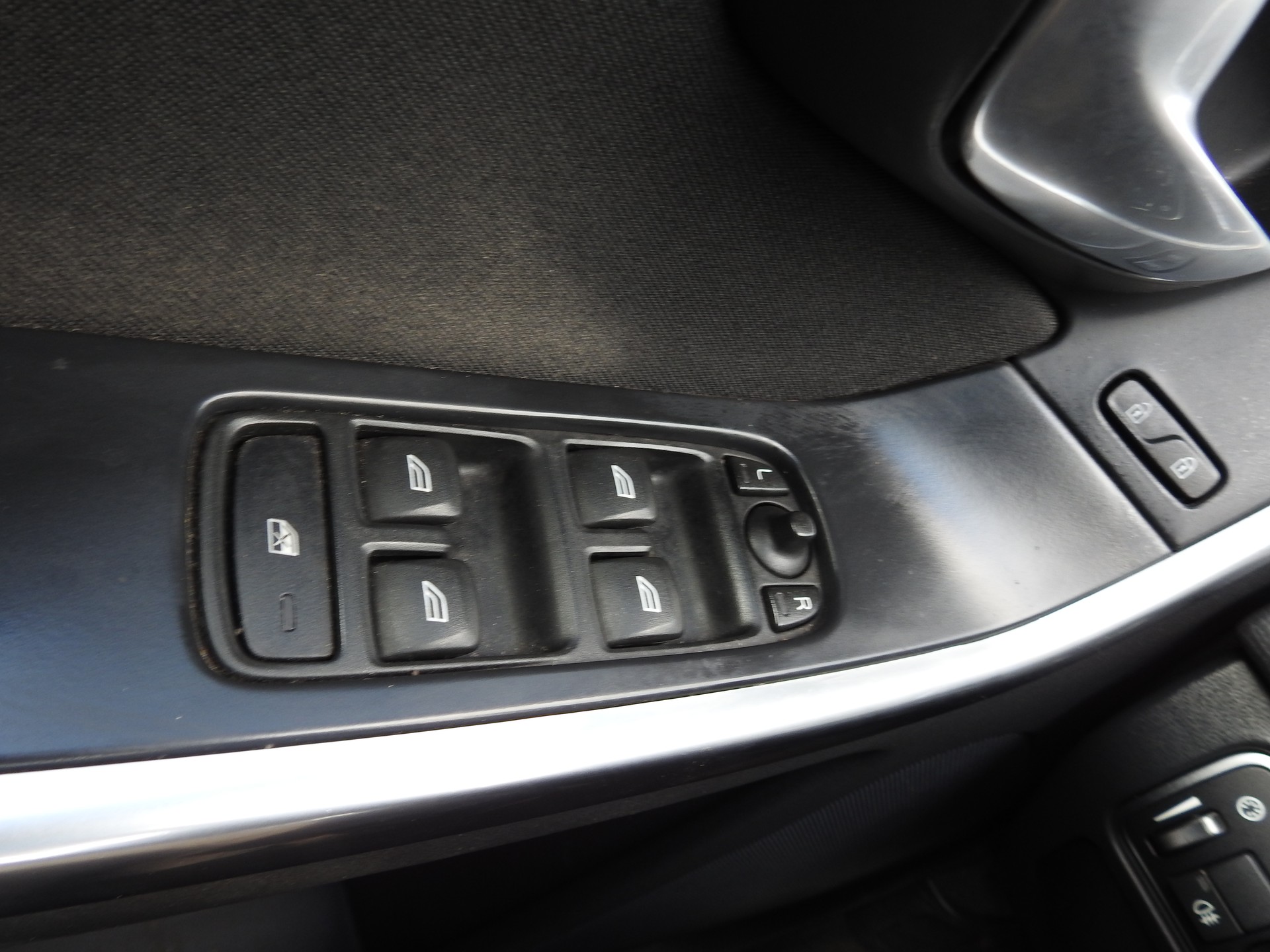 VOLVO XC60 D4 AWD Momentum Geartronic-image-26