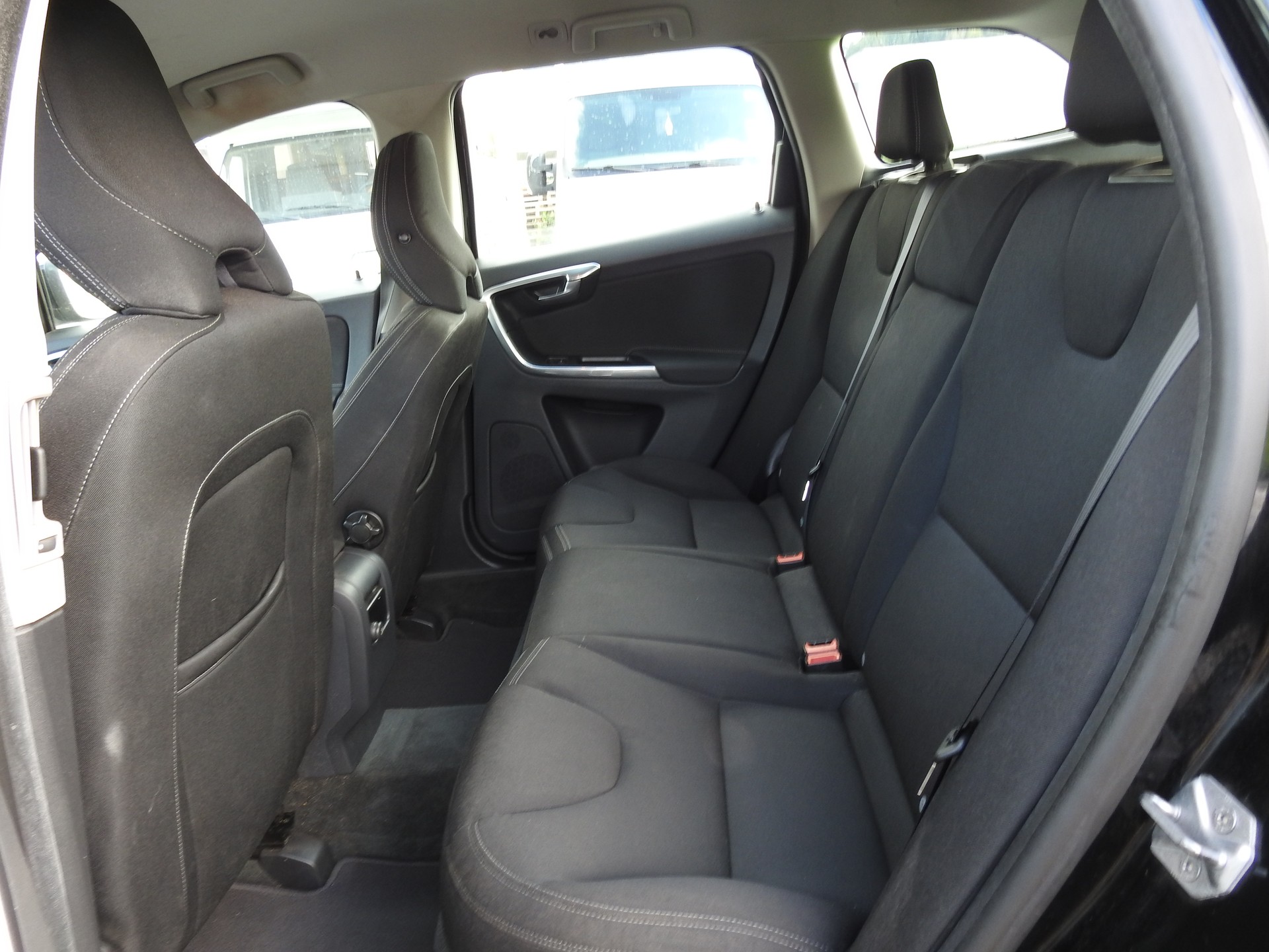 VOLVO XC60 D4 AWD Momentum Geartronic-image-14
