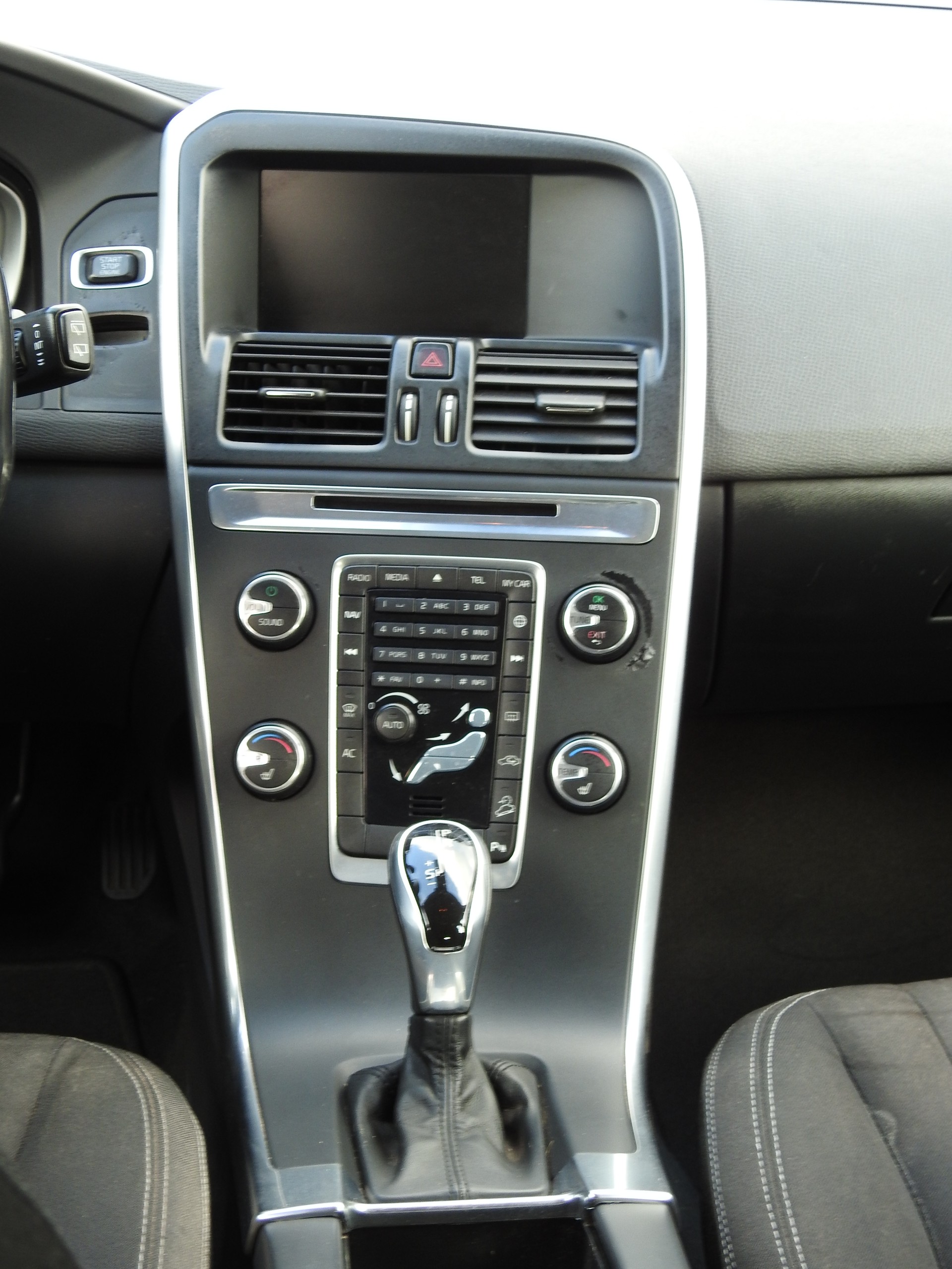VOLVO XC60 D4 AWD Momentum Geartronic-image-17