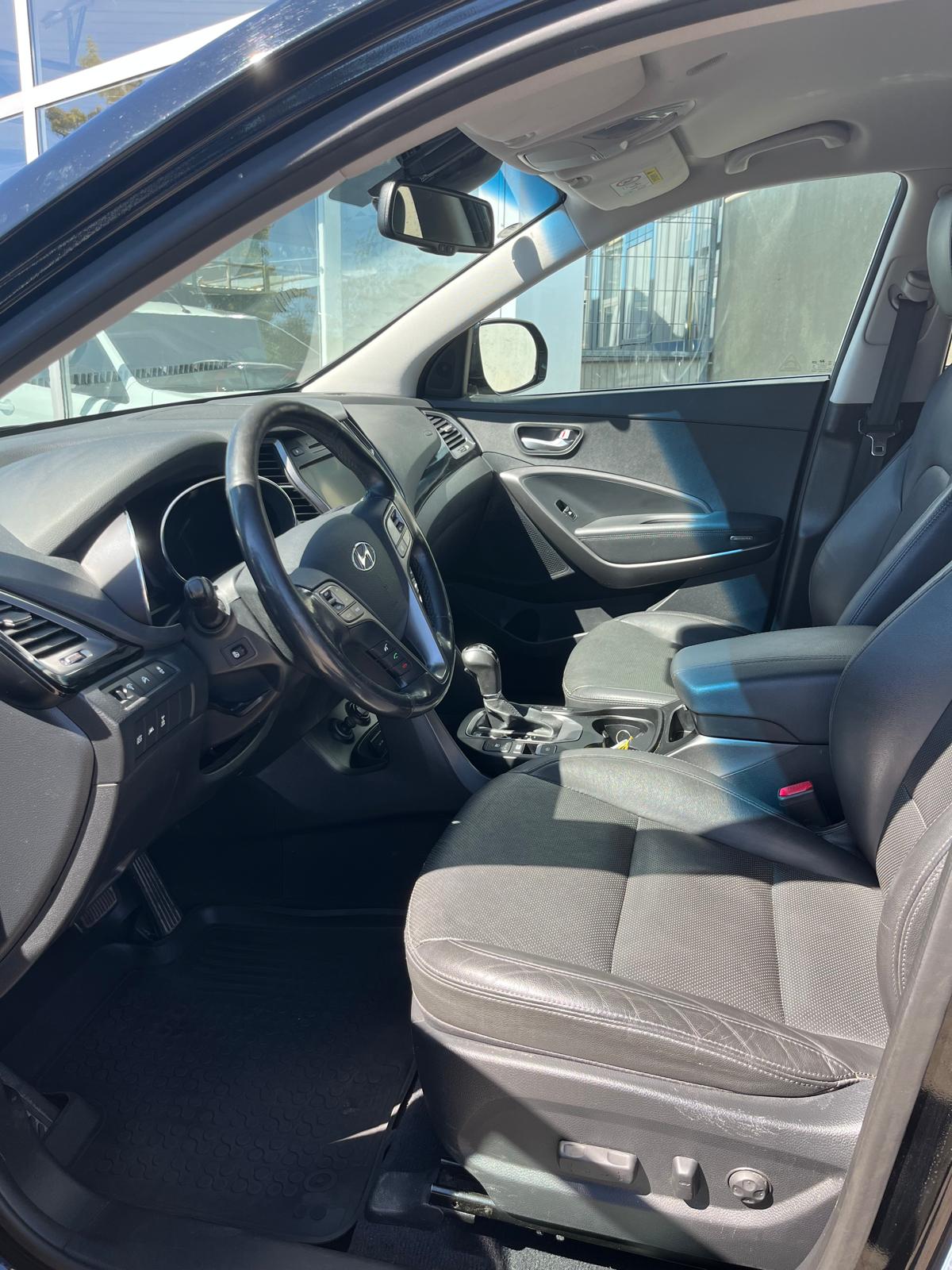 HYUNDAI Santa Fe 2.2 CRDI Style 4WD Automatic-image-2