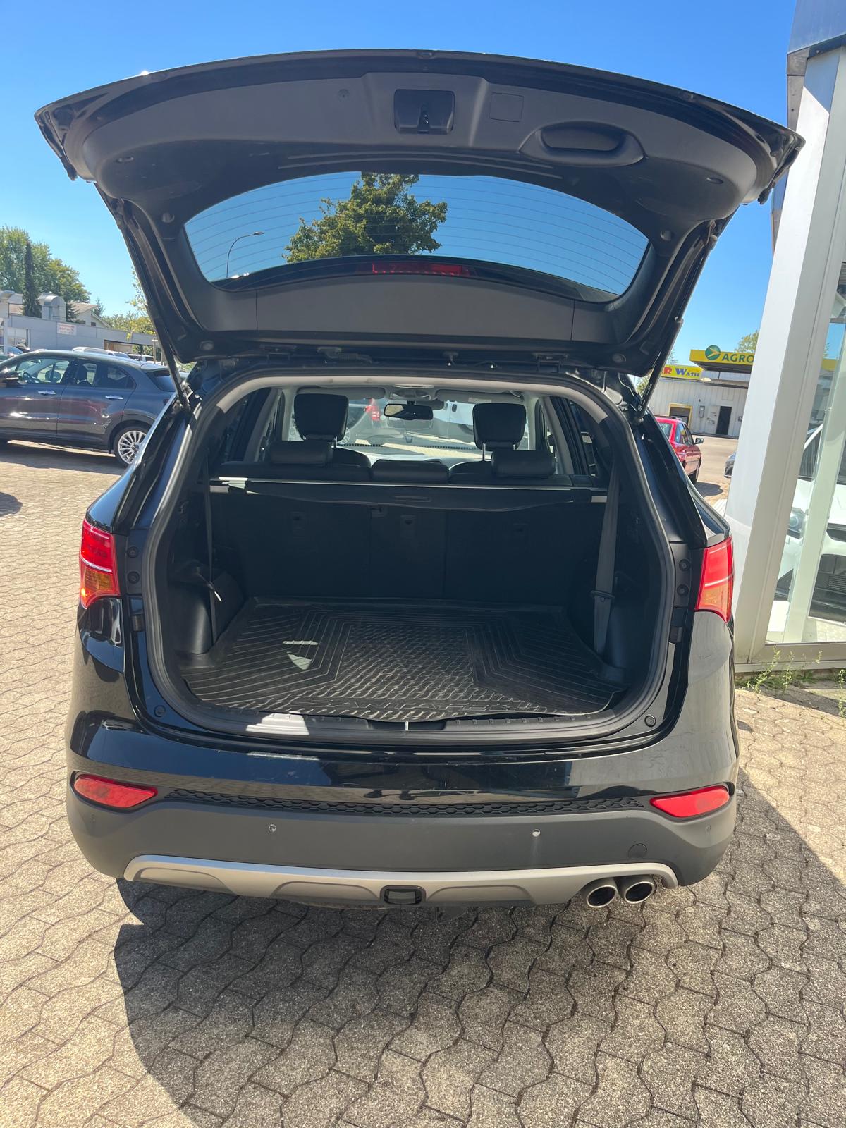 HYUNDAI Santa Fe 2.2 CRDI Style 4WD Automatic-image-6