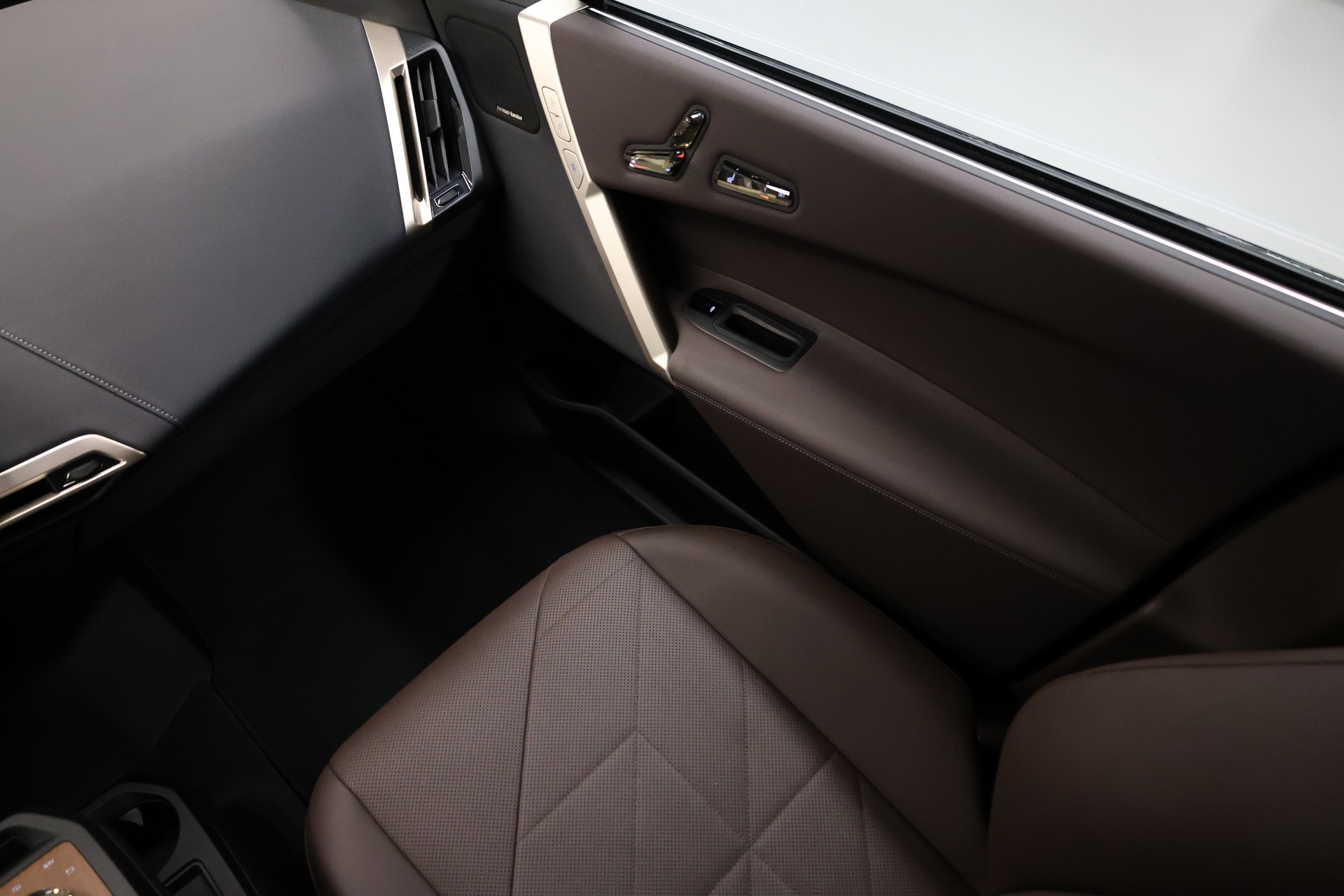 BMW iX xDrive50-image-21