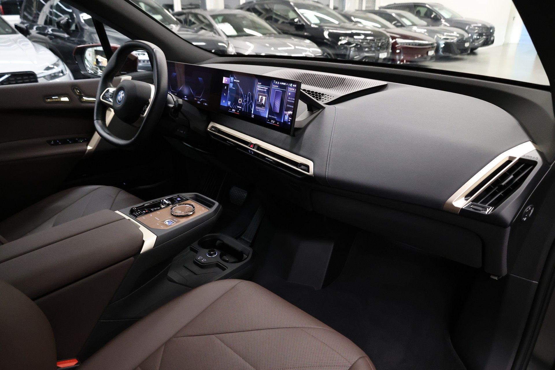 BMW iX xDrive50-image-16