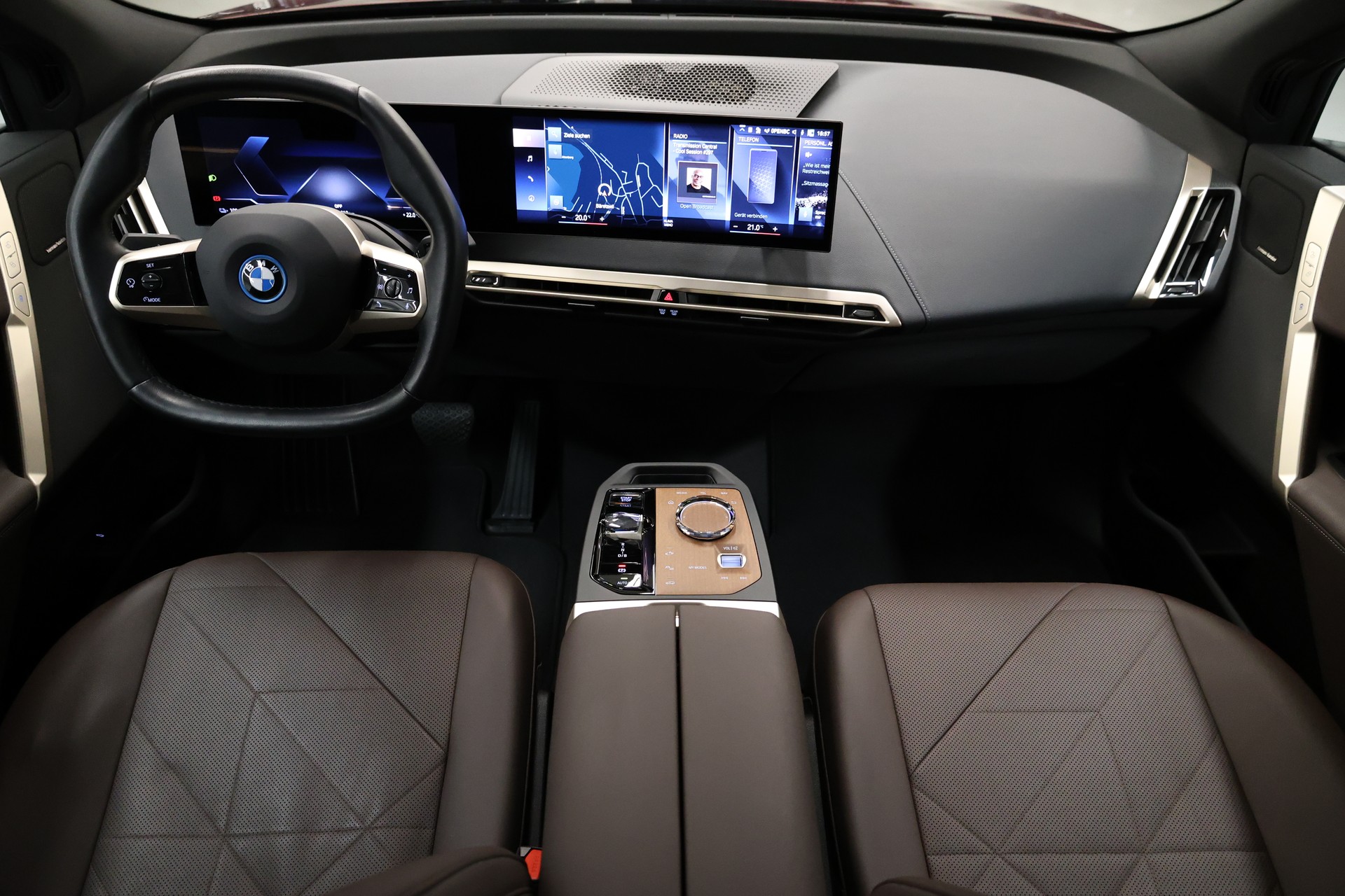 BMW iX xDrive50-image-12