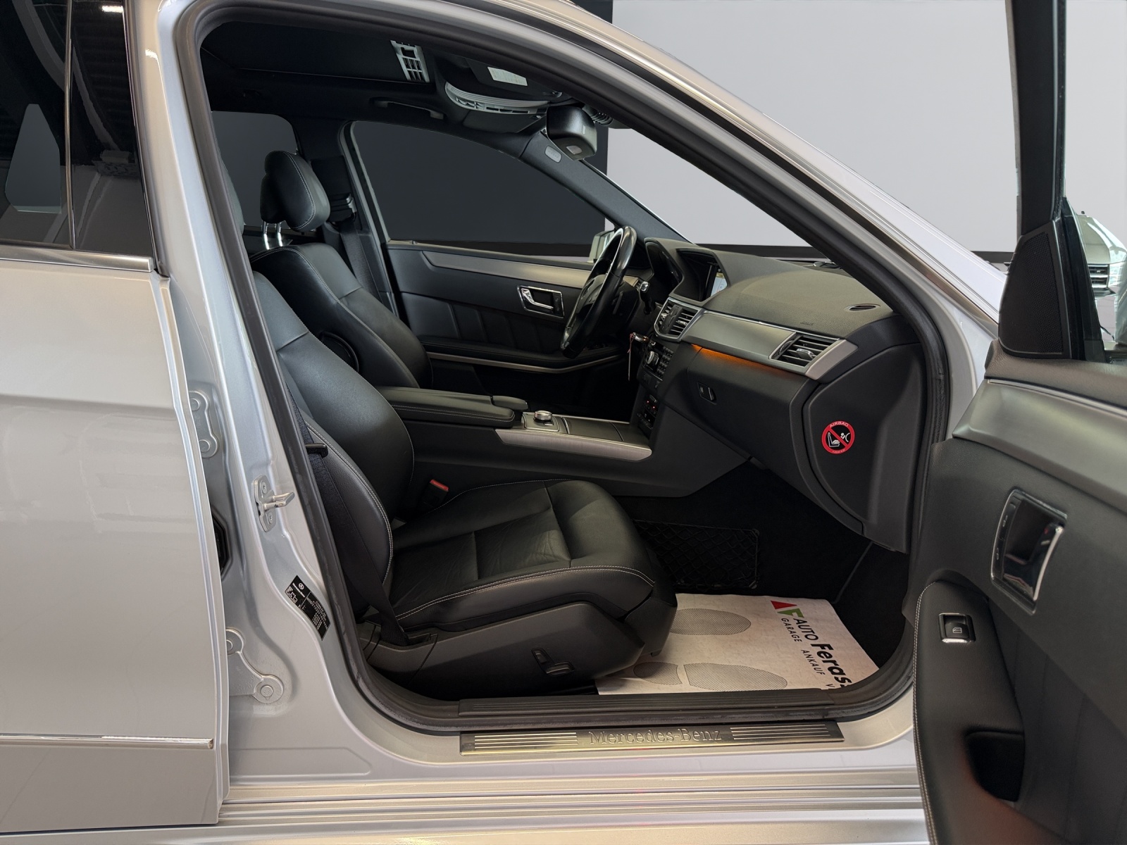 MERCEDES-BENZ E 350 CGI BlueEfficiency Avantgarde 7G-Tronic-image-19