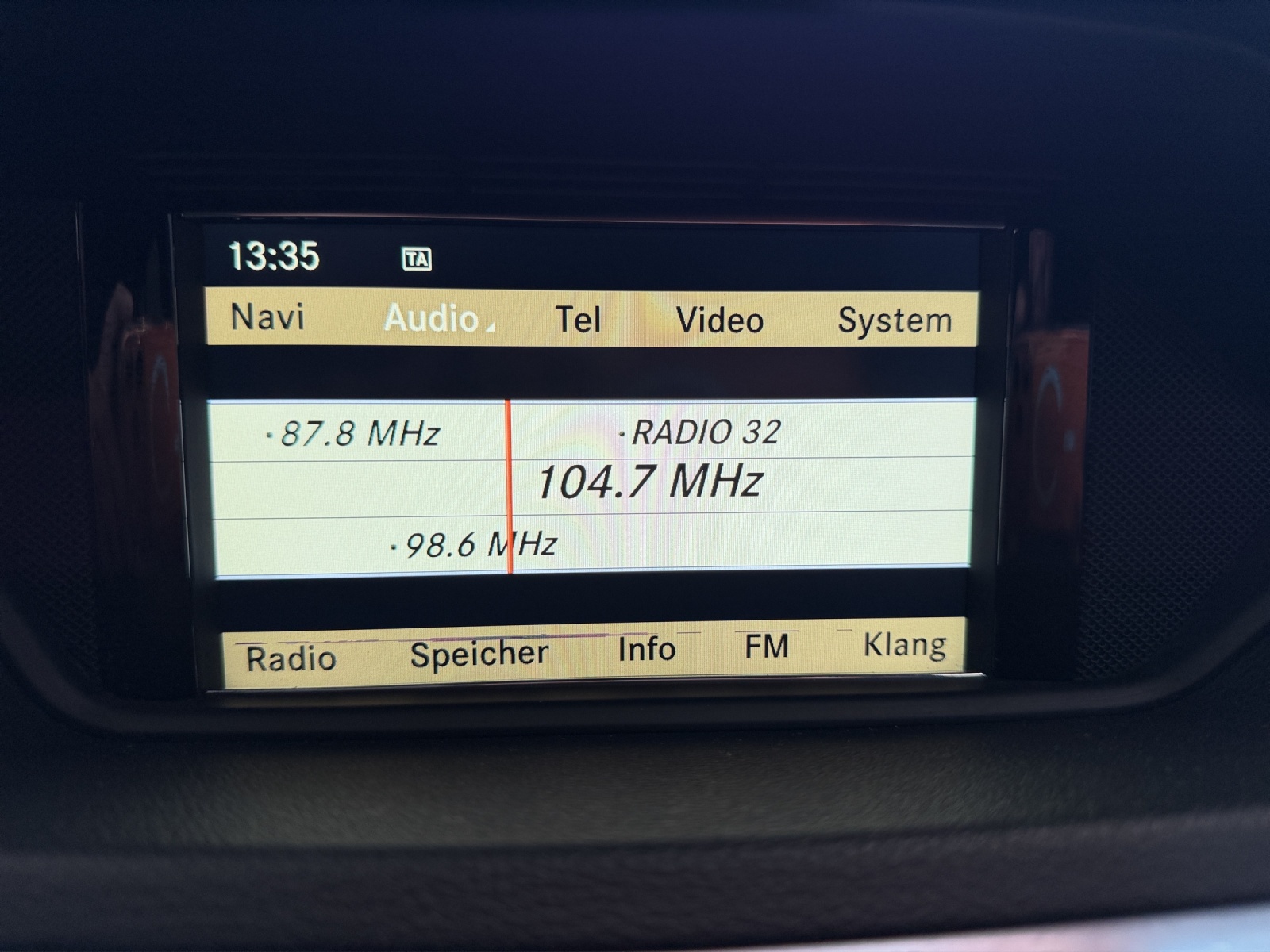 MERCEDES-BENZ E 350 CGI BlueEfficiency Avantgarde 7G-Tronic-image-22