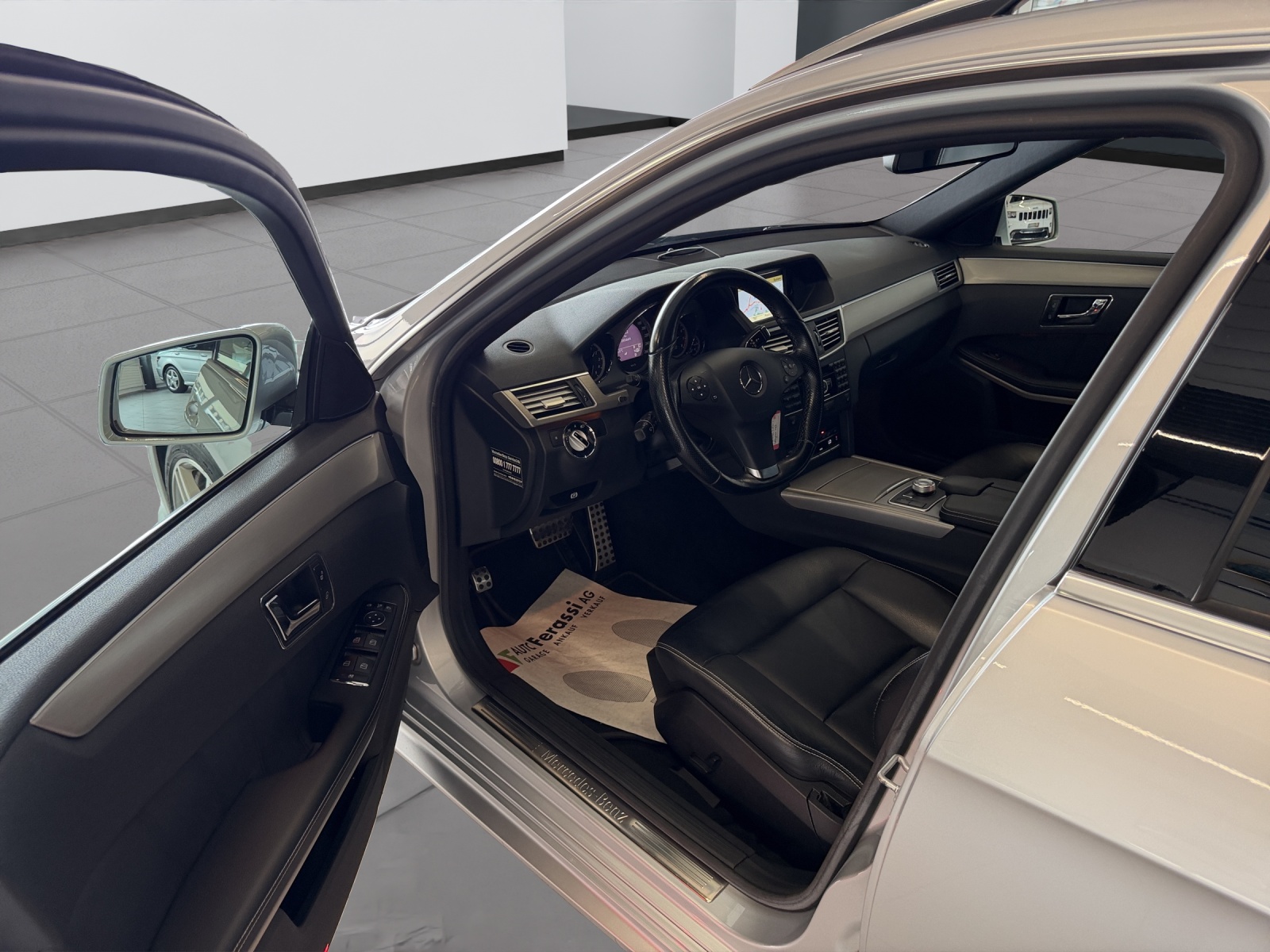 MERCEDES-BENZ E 350 CGI BlueEfficiency Avantgarde 7G-Tronic-image-25