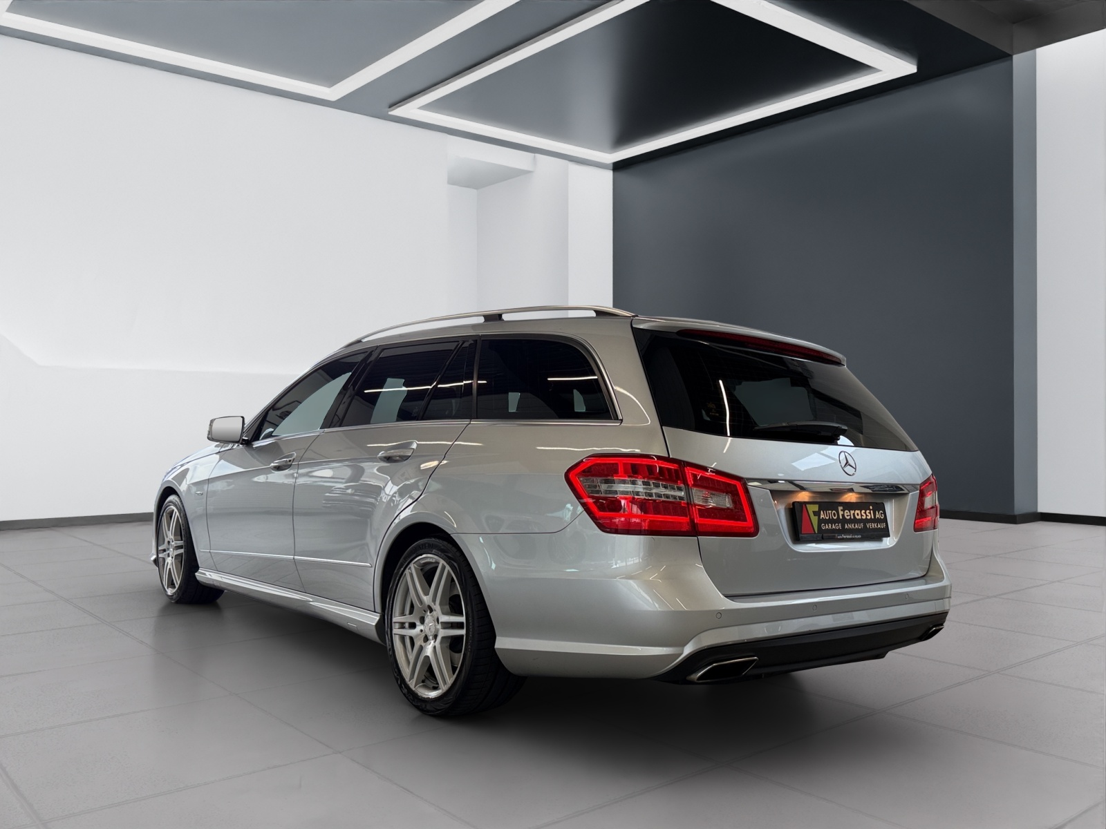 MERCEDES-BENZ E 350 CGI BlueEfficiency Avantgarde 7G-Tronic-image-3