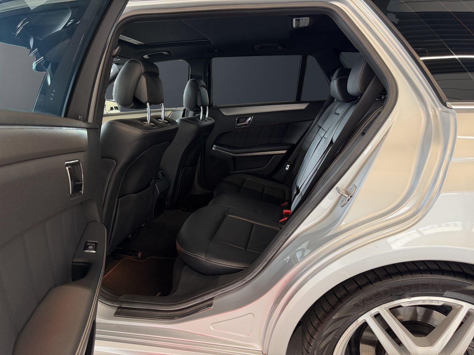 MERCEDES-BENZ E 350 CGI BlueEfficiency Avantgarde 7G-Tronic-image-13