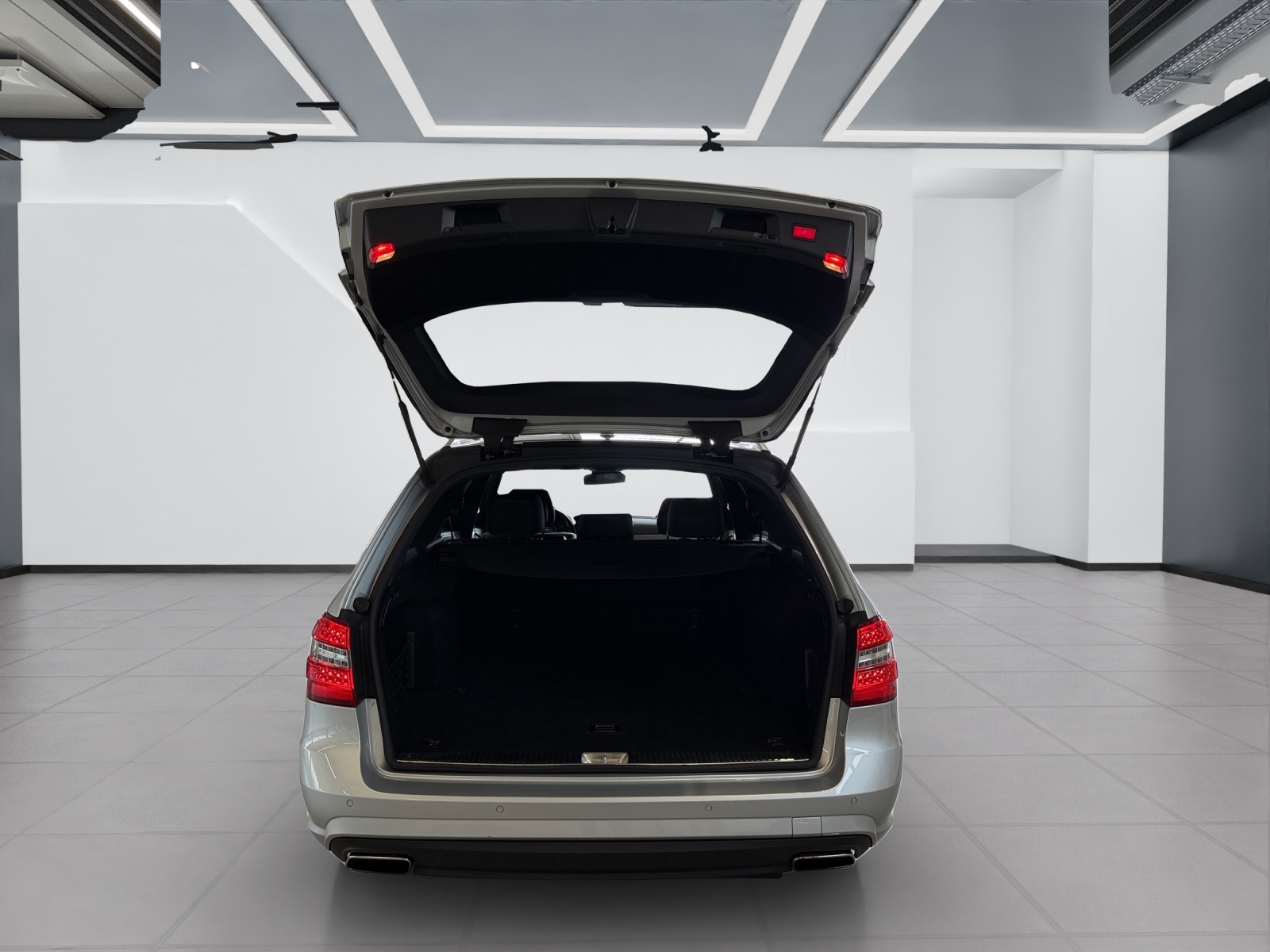 MERCEDES-BENZ E 350 CGI BlueEfficiency Avantgarde 7G-Tronic-image-24