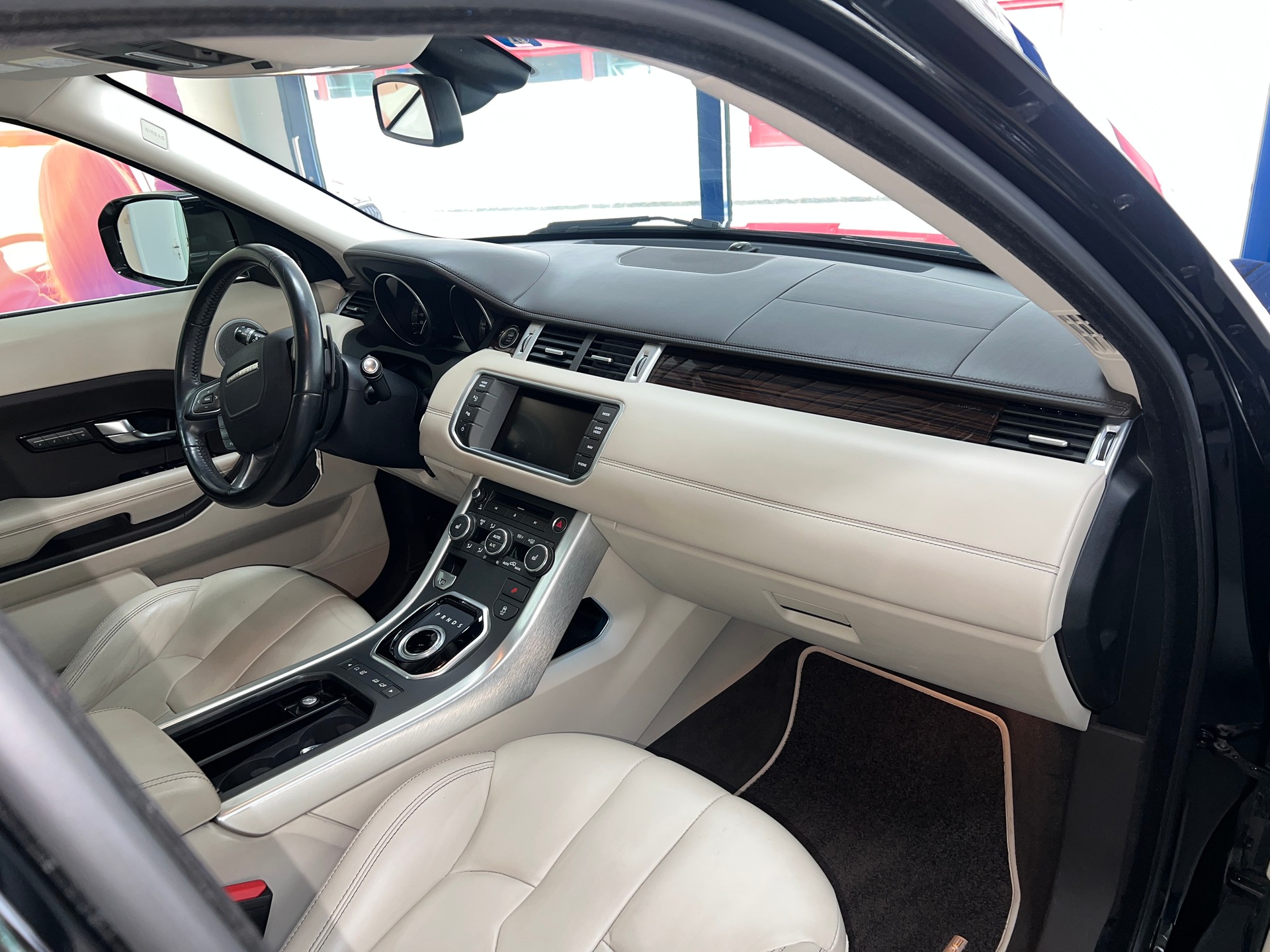 LAND ROVER Range Rover Evoque 2.2 SD4 Dynamic AT6-image-9