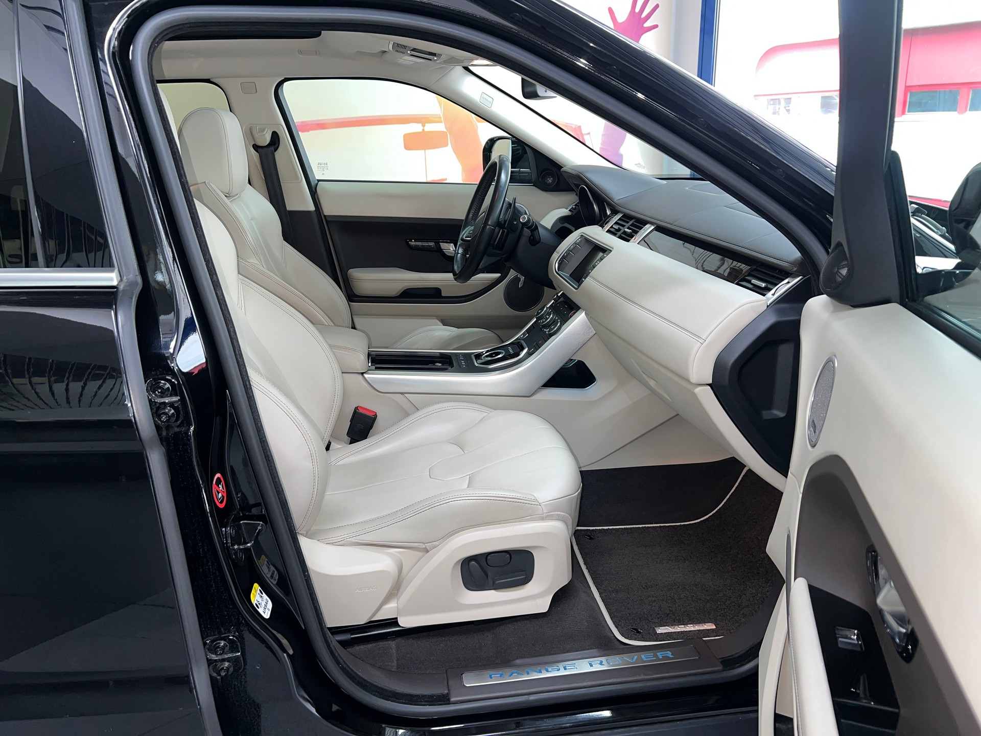 LAND ROVER Range Rover Evoque 2.2 SD4 Dynamic AT6-image-7