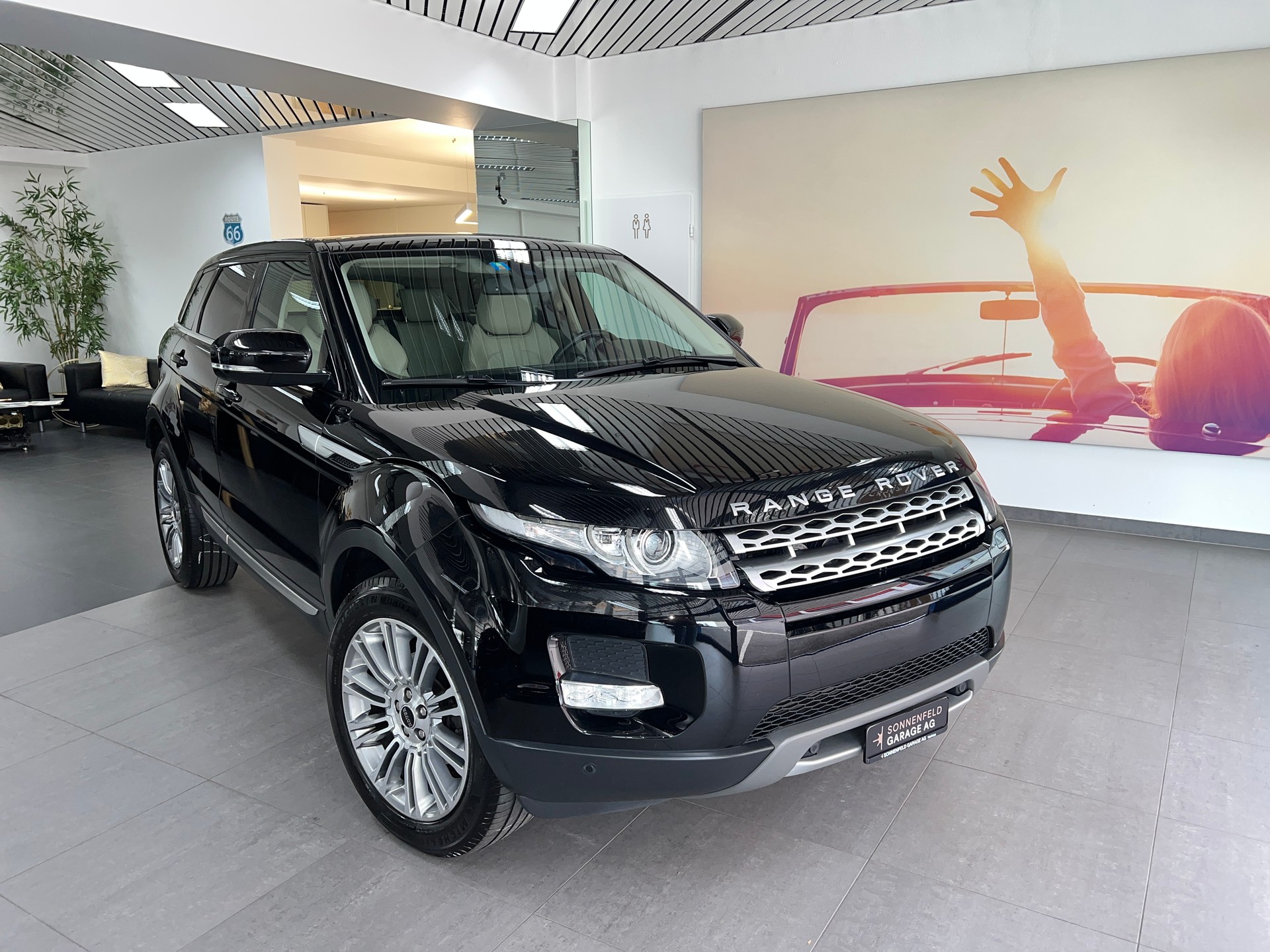 LAND ROVER Range Rover Evoque 2.2 SD4 Dynamic AT6-image-0