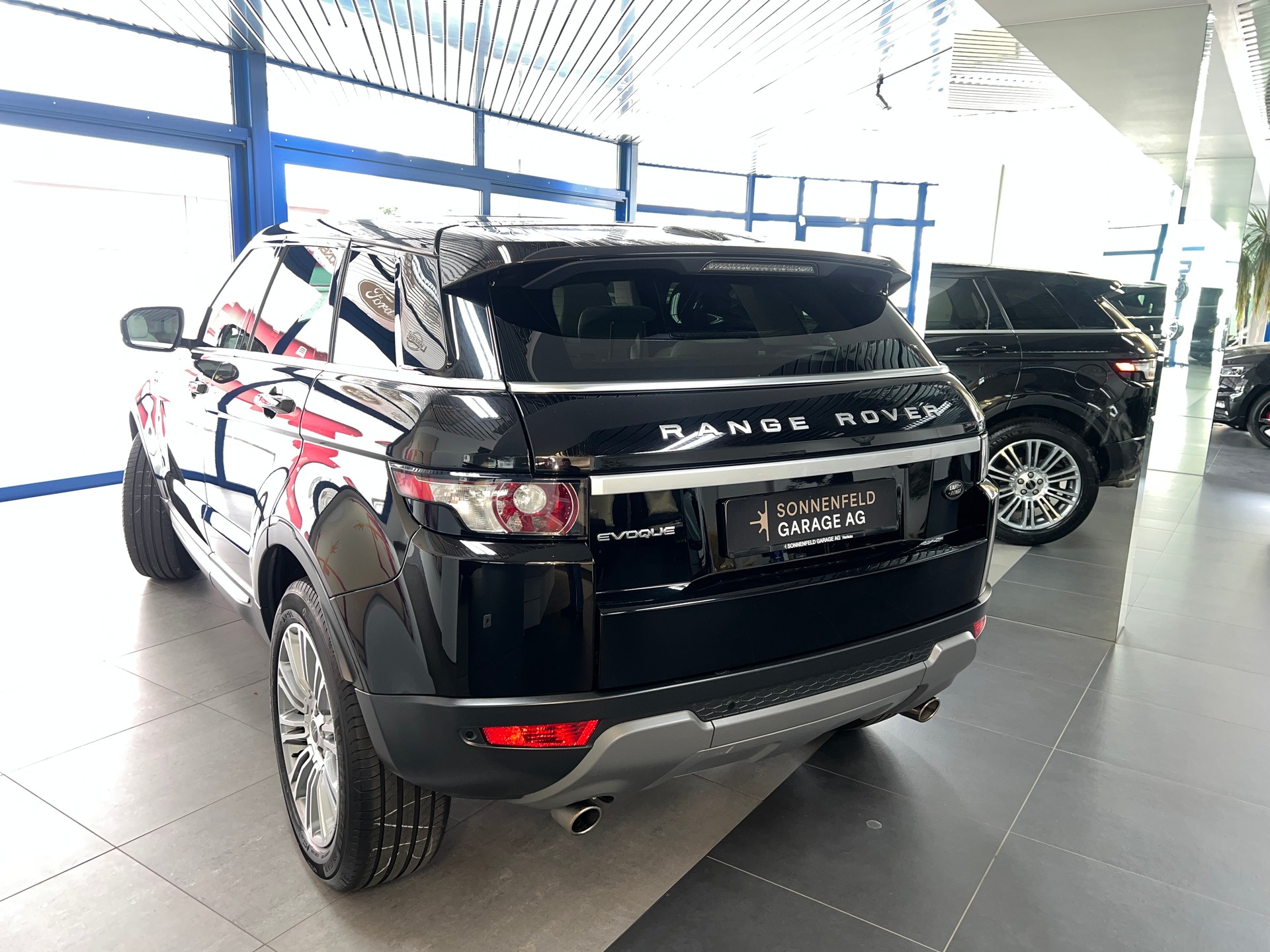 LAND ROVER Range Rover Evoque 2.2 SD4 Dynamic AT6-image-3
