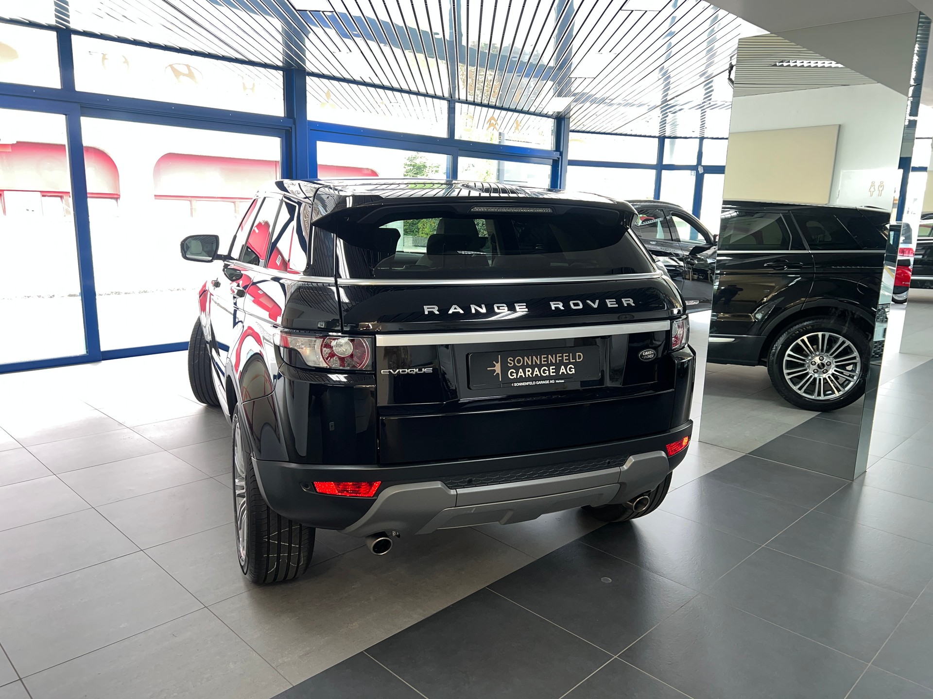 LAND ROVER Range Rover Evoque 2.2 SD4 Dynamic AT6-image-4