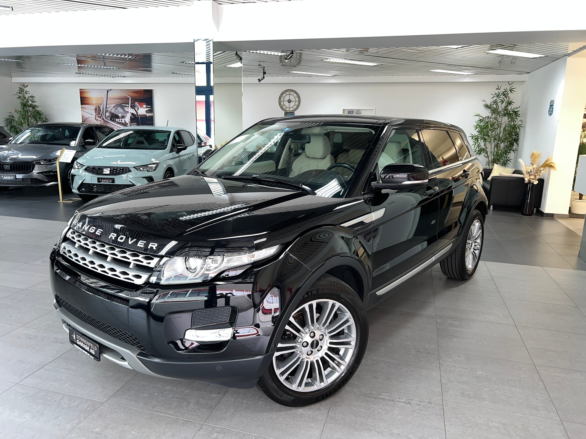 LAND ROVER Range Rover Evoque 2.2 SD4 Dynamic AT6-image-1